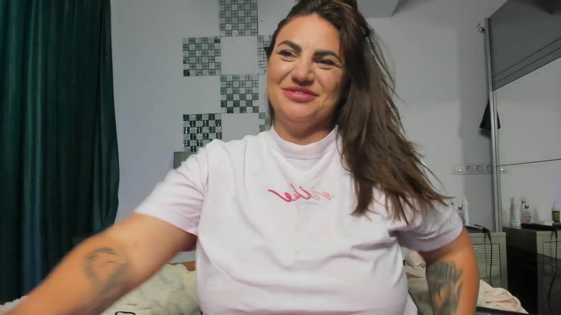 Gallery image thumbnail from Bo0ty_queen_'s myfreecams stream on, 04/29/2026, 09:51 image 17 of 20