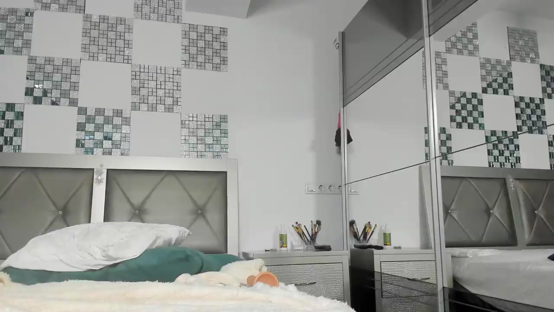 Gallery image thumbnail from Bo0ty_queen_'s myfreecams stream on, 05/12/2026, 09:34 image 1 of 20