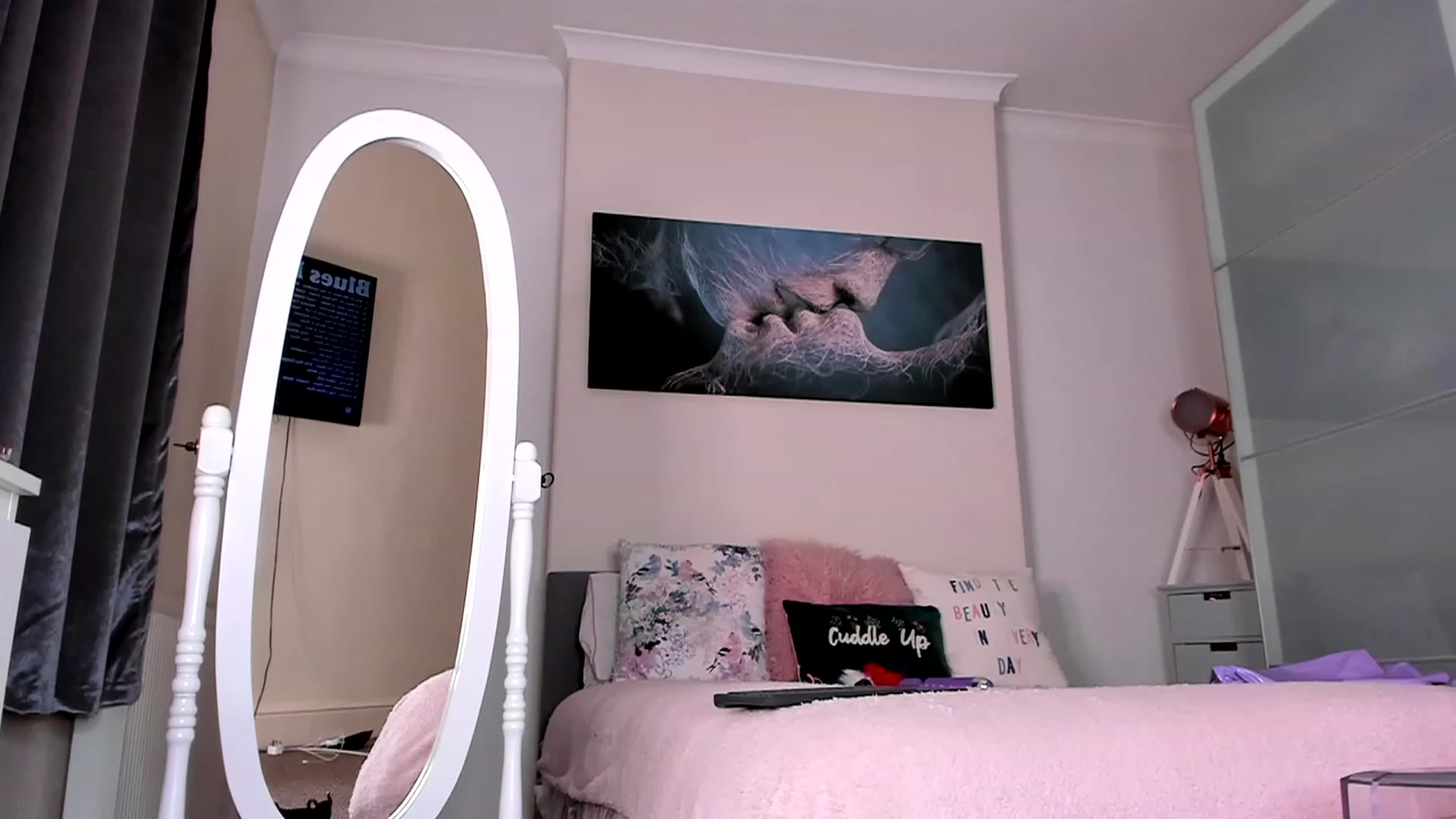 Gallery image thumbnail from Bomb_Ass's myfreecams stream on, 12/04/2022, 22:41 image 15 of 20