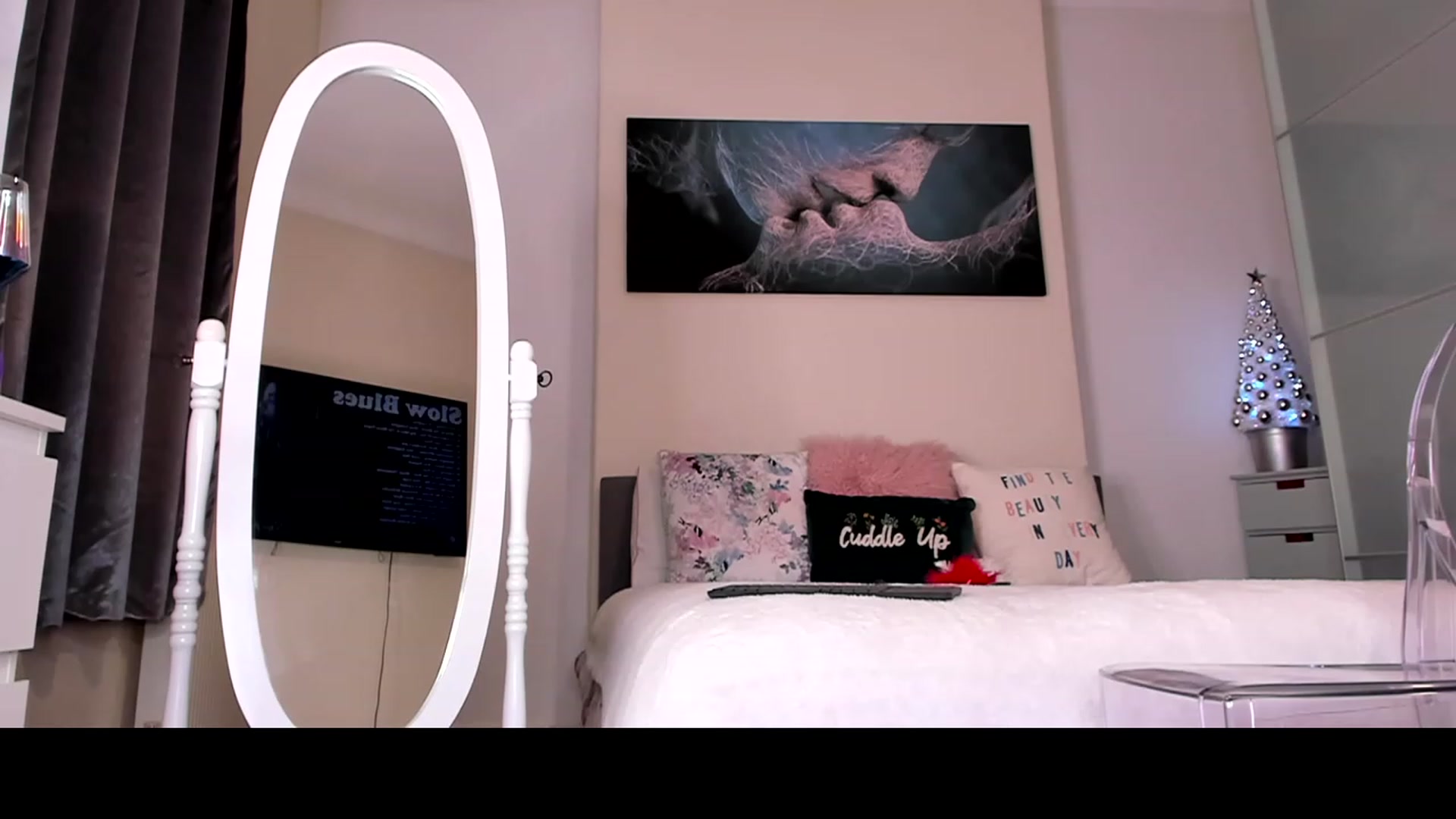 Gallery image thumbnail from Bomb_Ass's myfreecams stream on, 12/25/2022, 24:29 image 11 of 20