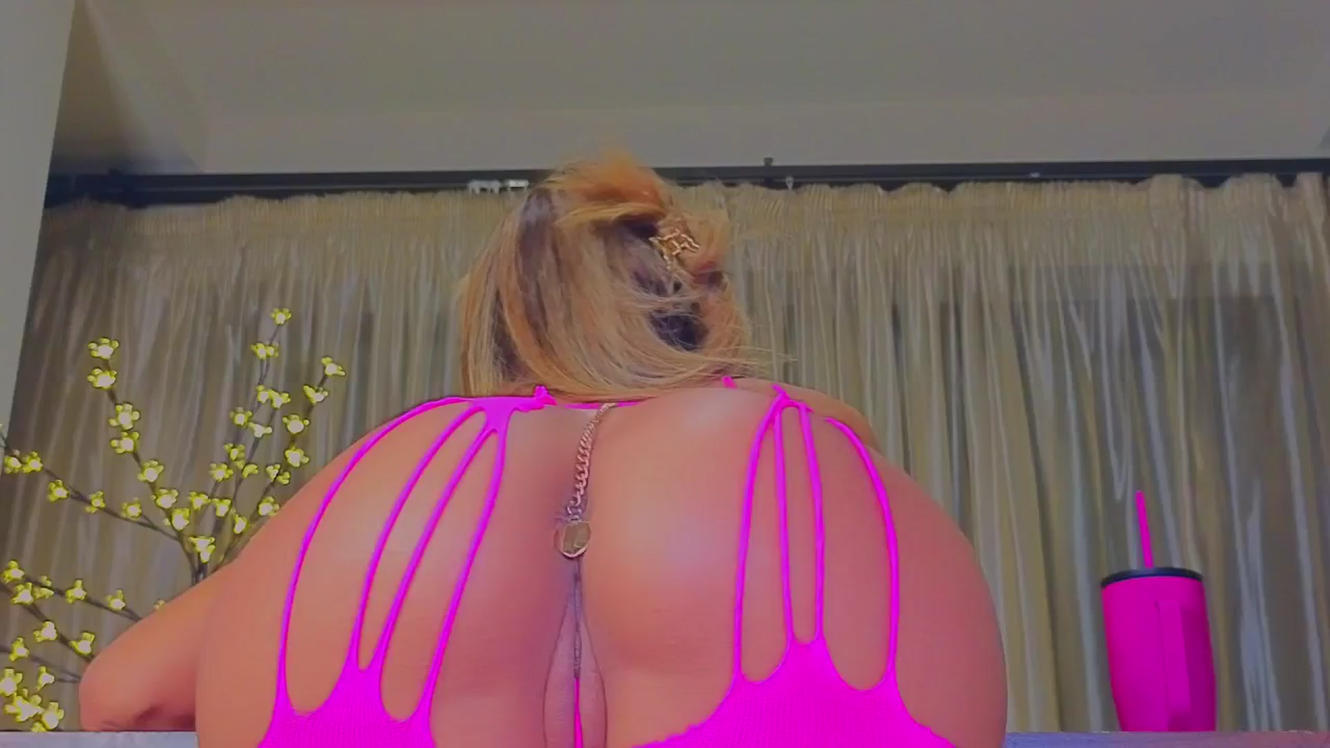 Gallery image thumbnail from Bomb_Ass's myfreecams stream on, 10/30/2024, 01:30 image 6 of 20