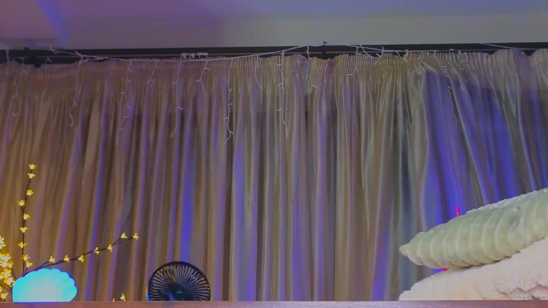 Gallery image thumbnail from Bomb_Ass's myfreecams stream on, 08/10/2026, 02:17 image 1 of 20