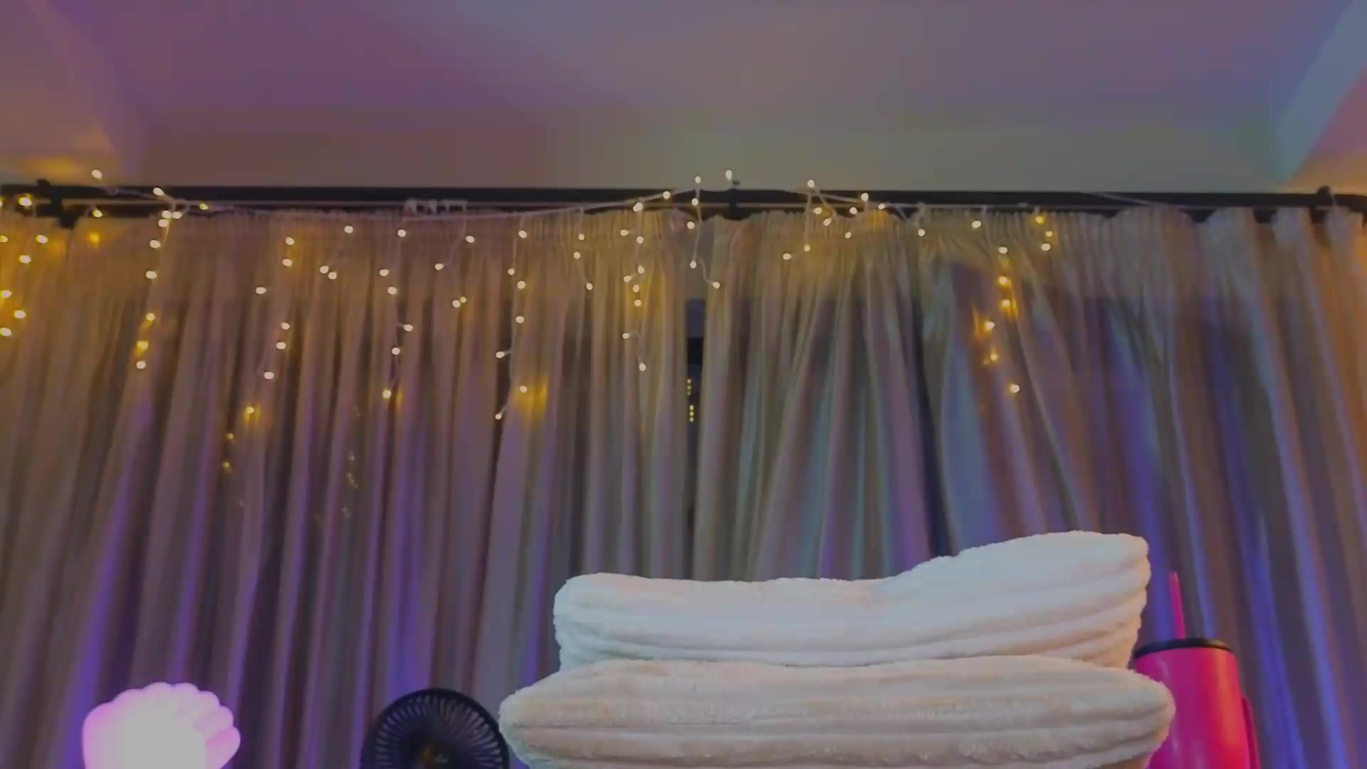 Gallery image thumbnail from Bomb_Ass's myfreecams stream on, 09/12/2026, 20:13 image 17 of 20