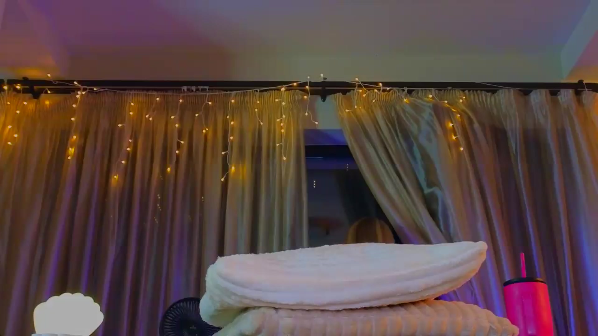 Gallery image thumbnail from Bomb_Ass's myfreecams stream on, 09/17/2026, 02:29 image 7 of 20