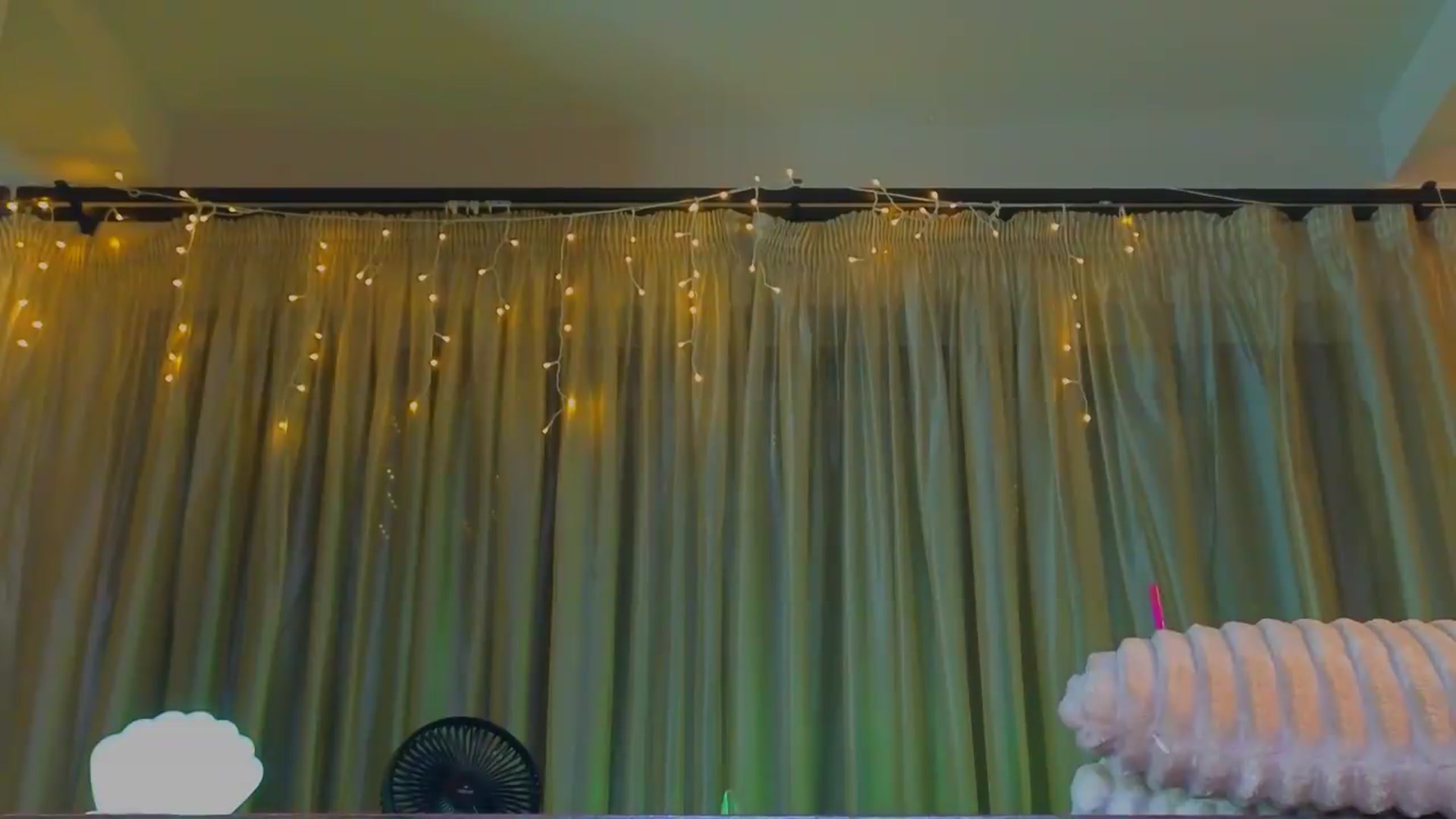 Gallery image thumbnail from Bomb_Ass's myfreecams stream on, 09/17/2026, 23:39 image 17 of 20