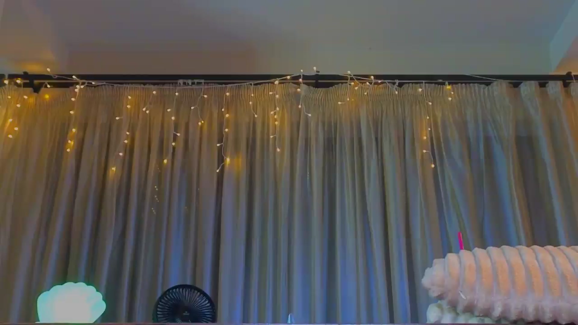 Gallery image thumbnail from Bomb_Ass's myfreecams stream on, 09/17/2026, 23:39 image 18 of 20