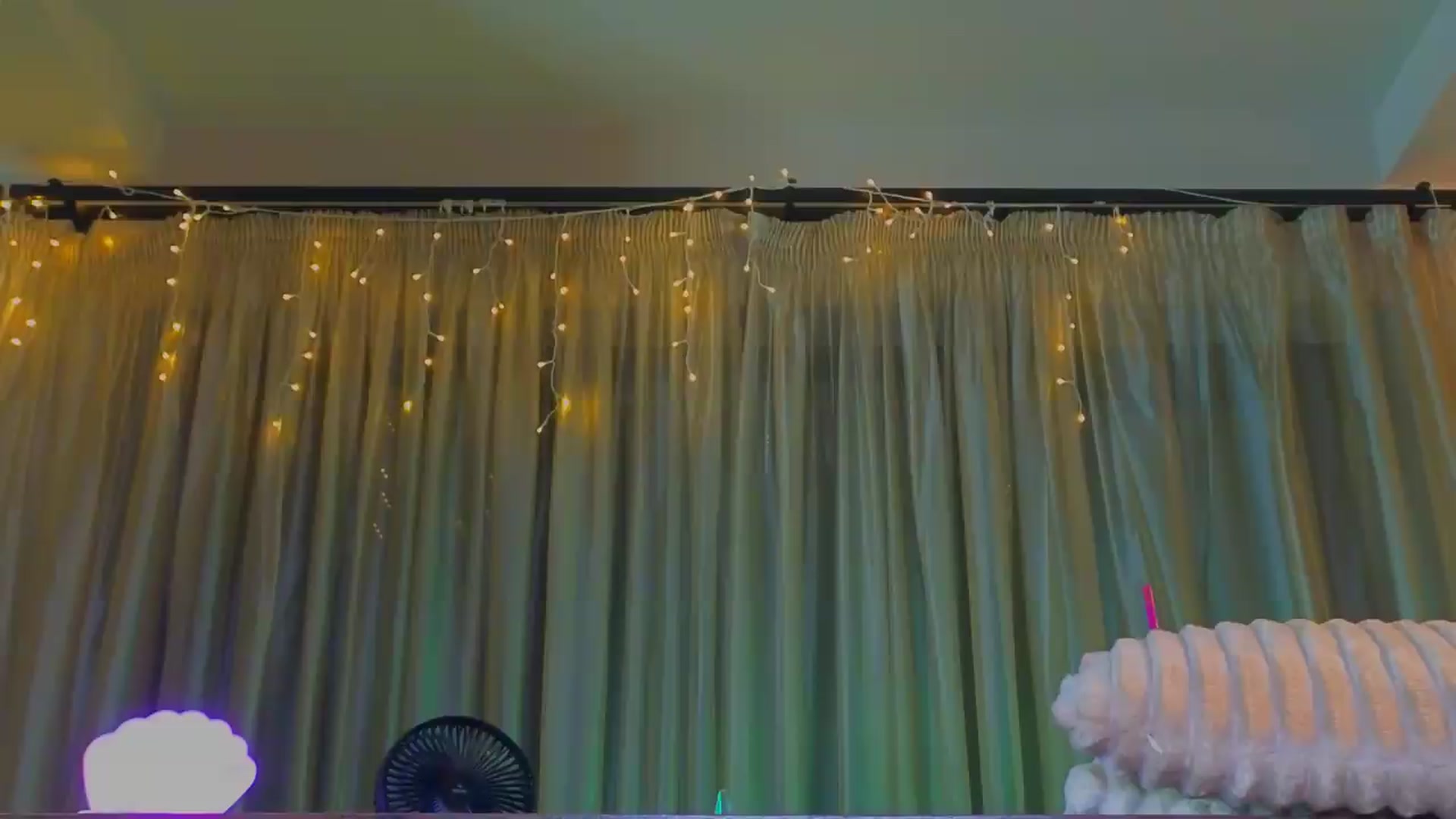 Gallery image thumbnail from Bomb_Ass's myfreecams stream on, 09/17/2026, 23:39 image 15 of 20