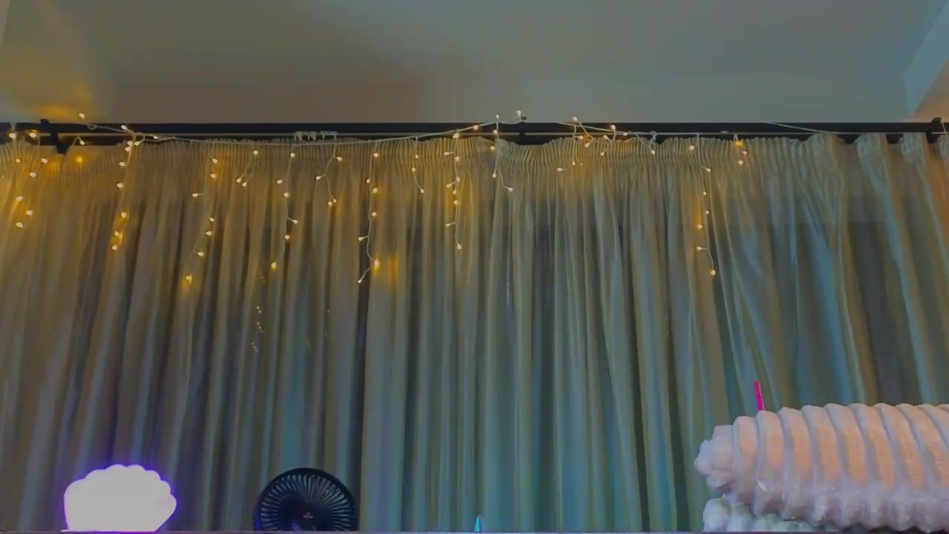Gallery image thumbnail from Bomb_Ass's myfreecams stream on, 09/17/2026, 23:39 image 19 of 20