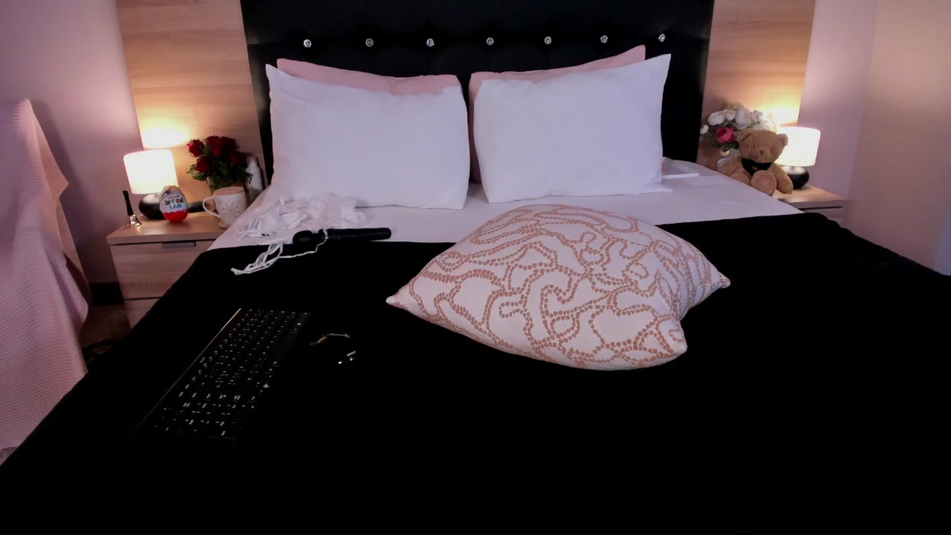 Gallery image thumbnail from Bombshell_Wow's myfreecams stream on, 04/18/2025, 17:46 image 15 of 20