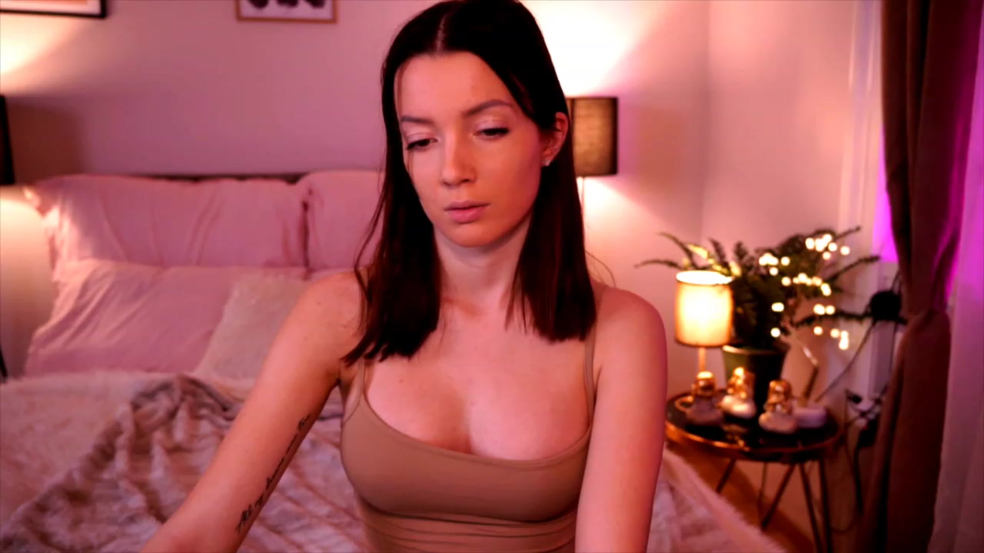 Gallery image thumbnail from Bon_bon_baby's myfreecams stream on, 11/17/2022, 14:28 image 19 of 20