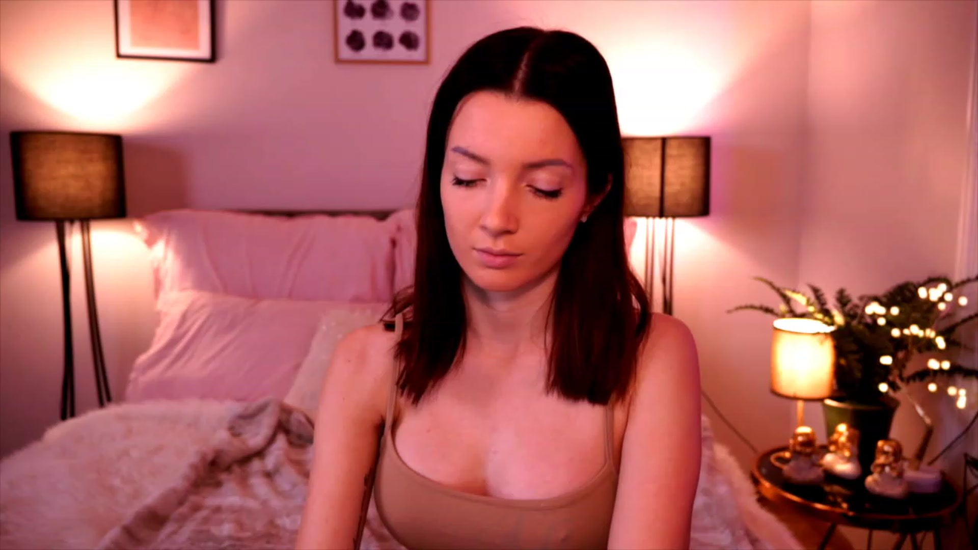 Gallery image thumbnail from Bon_bon_baby's myfreecams stream on, 11/17/2022, 14:28 image 8 of 20