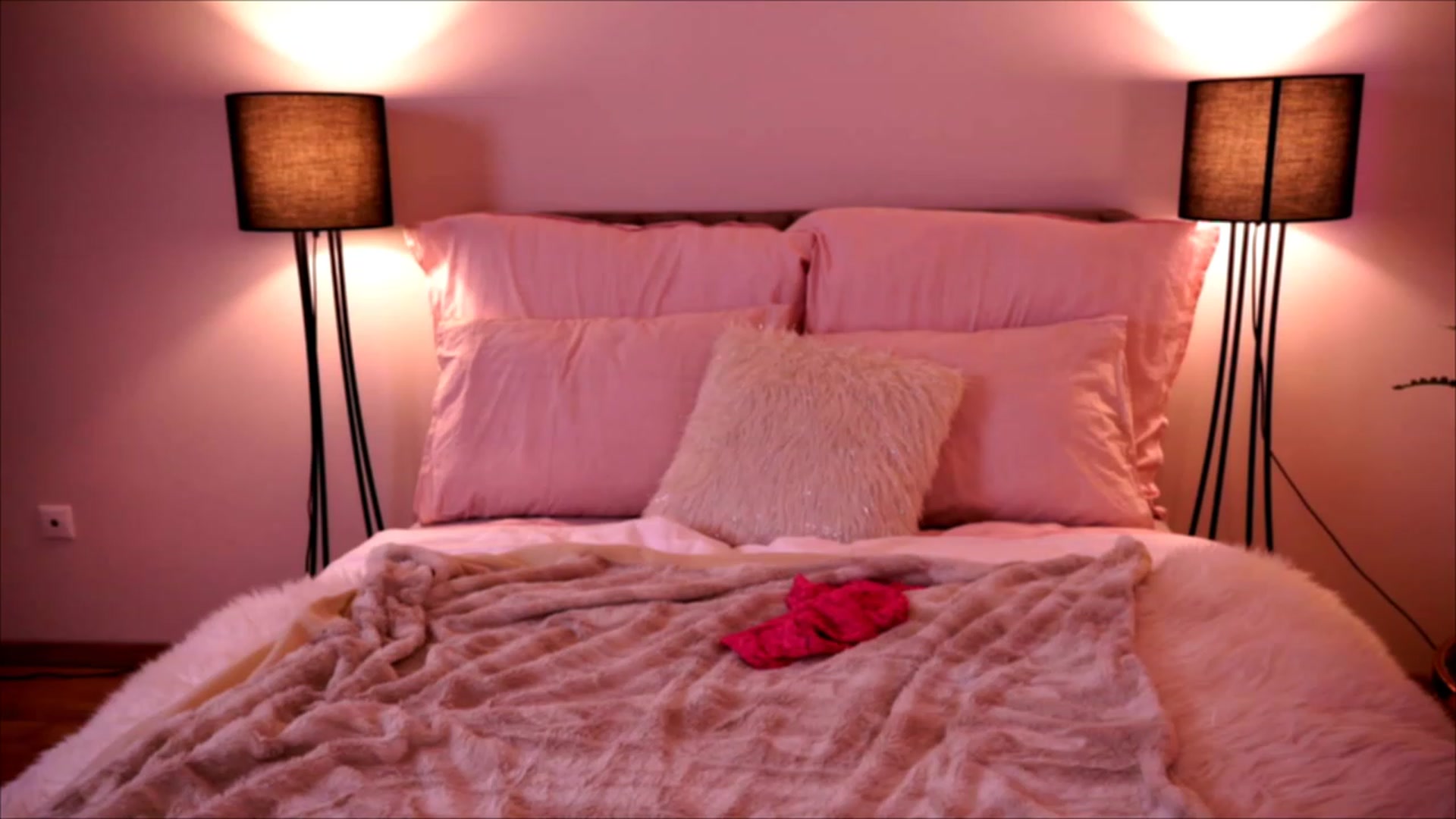 Gallery image thumbnail from Bon_bon_baby's myfreecams stream on, 11/19/2022, 16:07 image 11 of 20