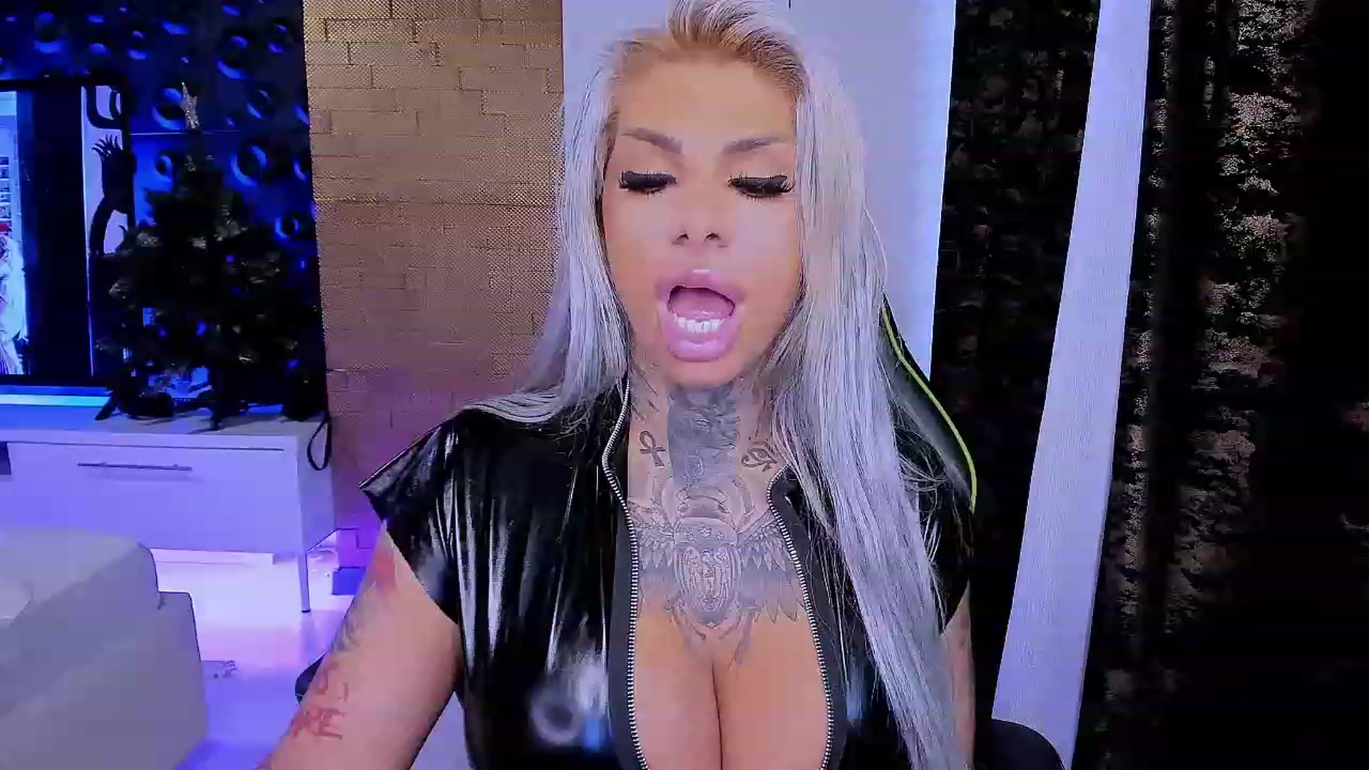 Gallery image thumbnail from BondGirl007's myfreecams stream on, 12/09/2022, 07:00 image 18 of 20