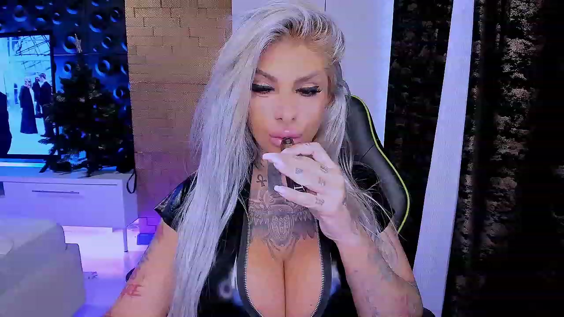 Gallery image thumbnail from BondGirl007's myfreecams stream on, 12/09/2022, 07:00 image 20 of 20