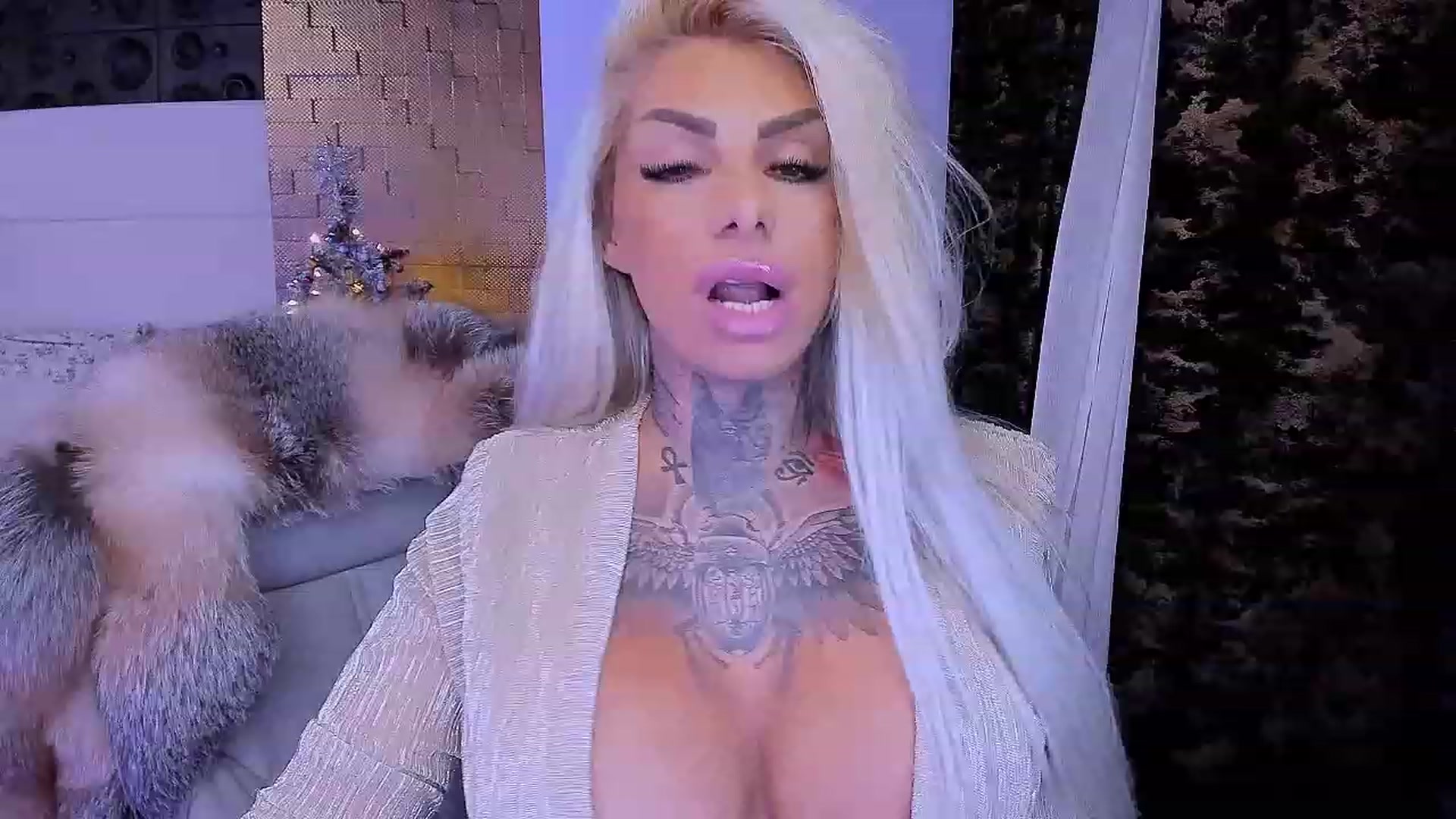 Gallery image thumbnail from BondGirl007's myfreecams stream on, 12/20/2022, 21:21 image 7 of 20