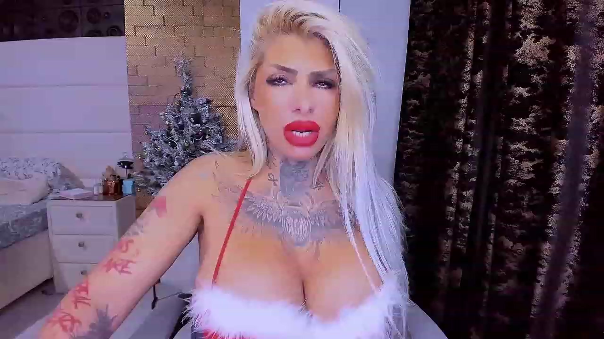 Gallery image thumbnail from BondGirl007's myfreecams stream on, 12/24/2022, 01:38 image 7 of 20