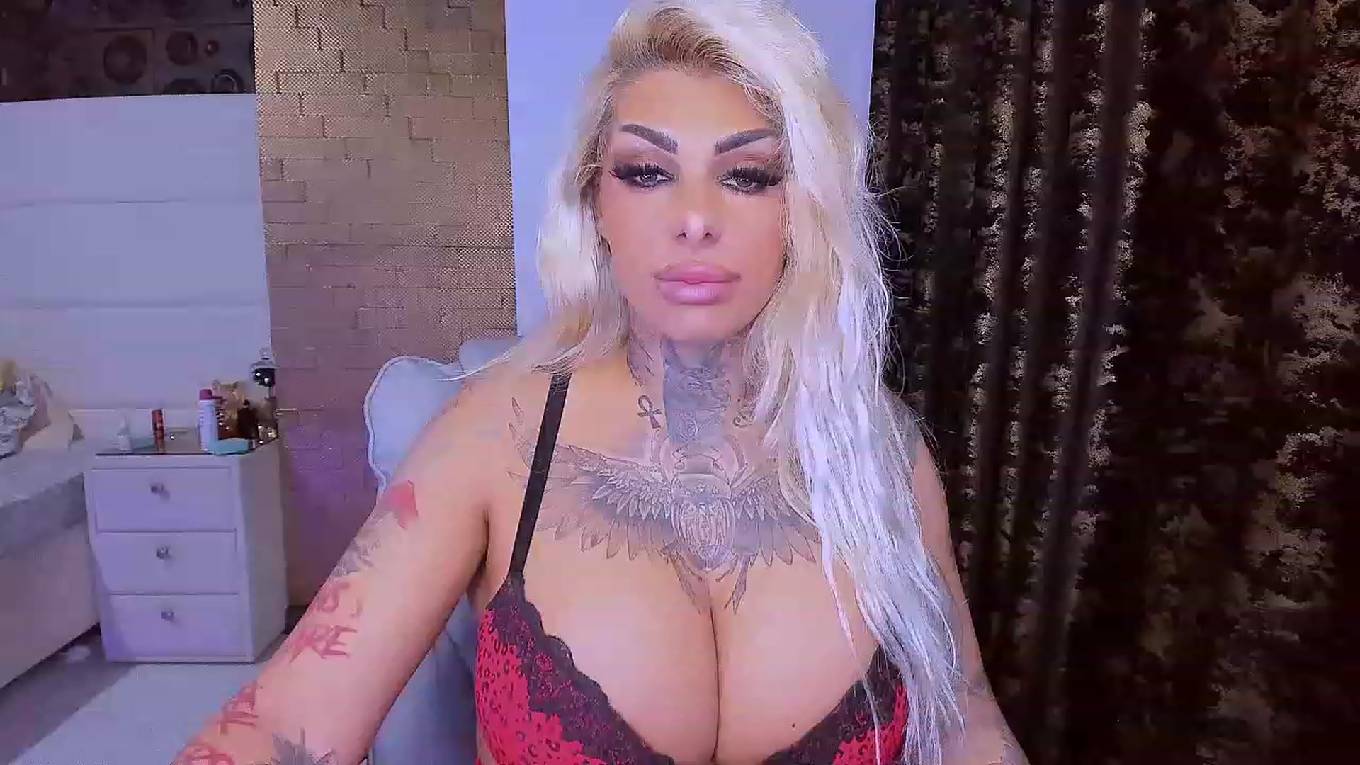 Gallery image thumbnail from BondGirl007's myfreecams stream on, 01/08/2023, 19:39 image 4 of 20