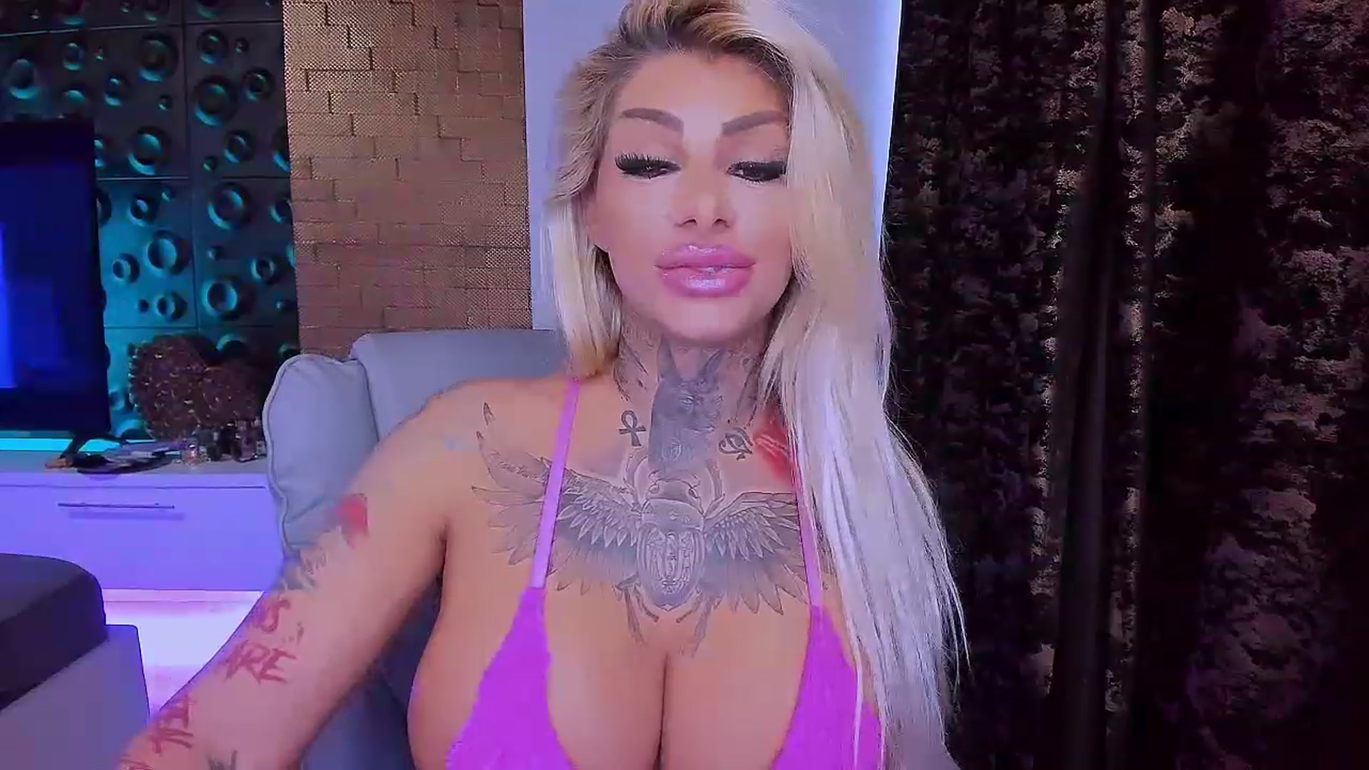 Gallery image thumbnail from BondGirl007's myfreecams stream on, 01/30/2023, 07:12 image 17 of 20