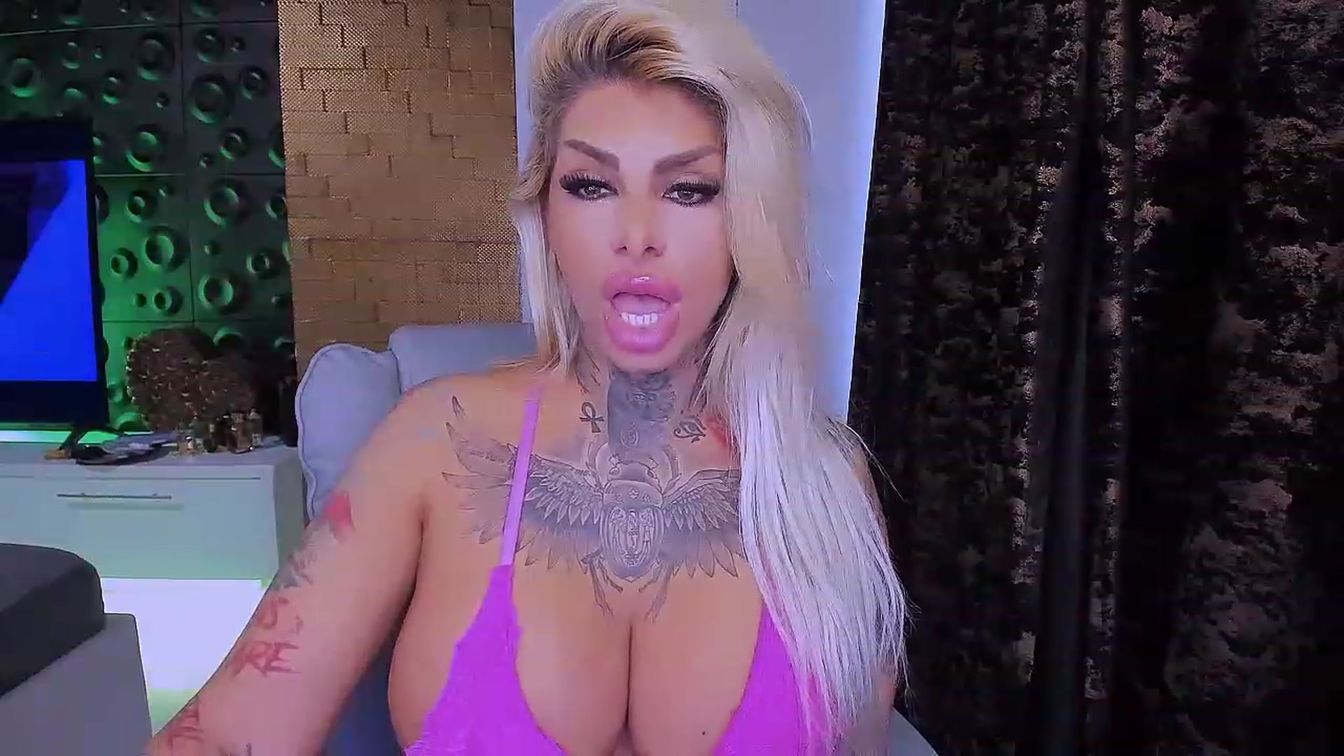 Gallery image thumbnail from BondGirl007's myfreecams stream on, 01/30/2023, 07:12 image 15 of 20