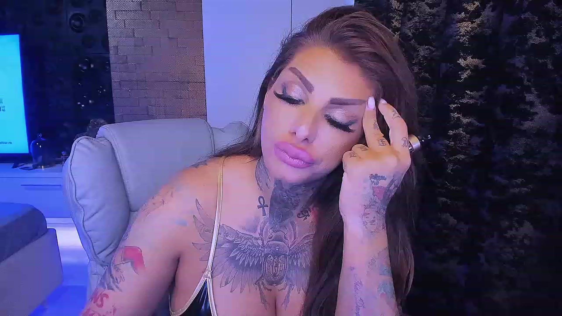 Gallery image thumbnail from BondGirl007's myfreecams stream on, 03/16/2023, 07:50 image 8 of 20