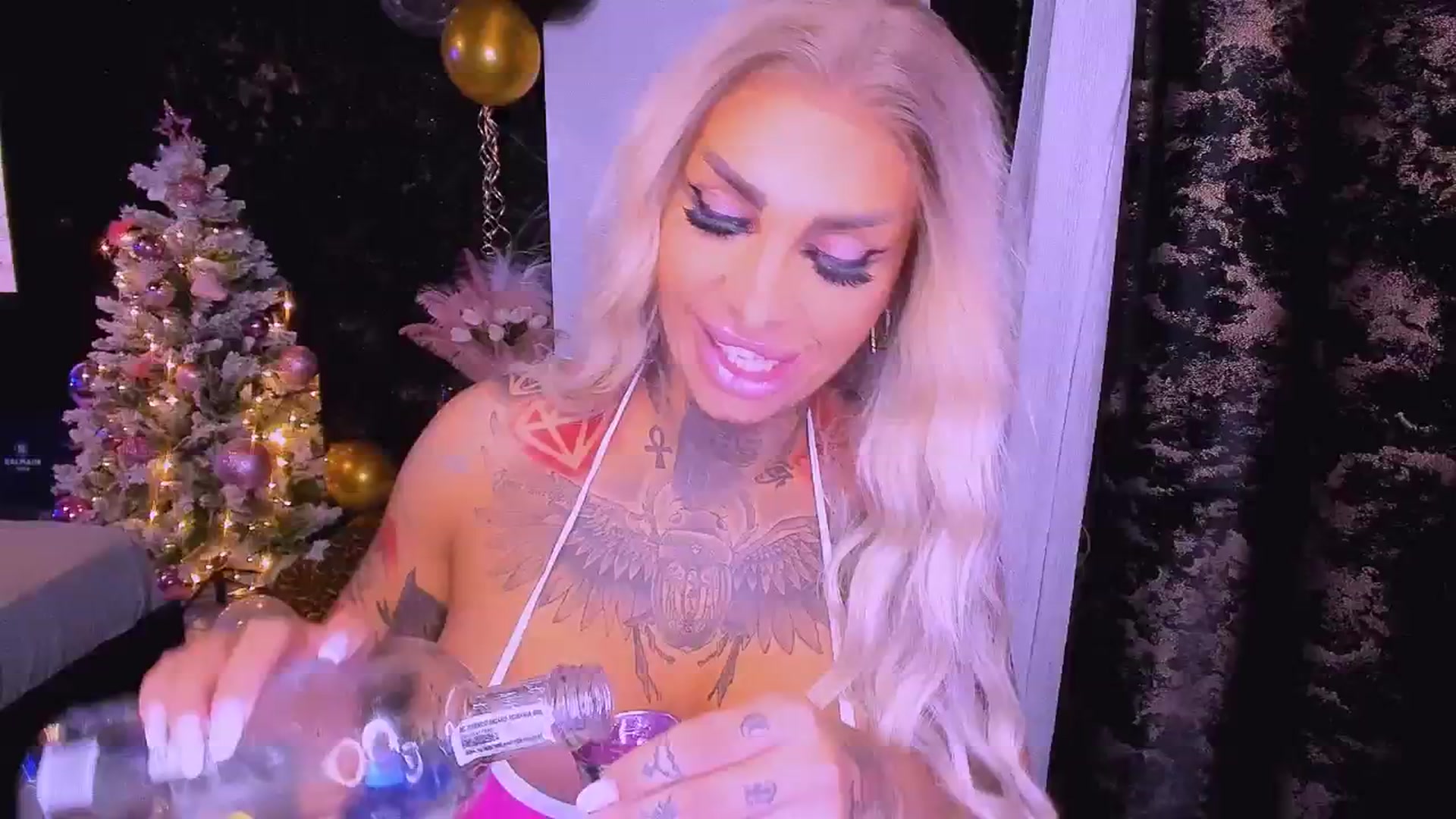 Gallery image thumbnail from BondGirl007's myfreecams stream on, 12/22/2024, 14:55 image 16 of 20