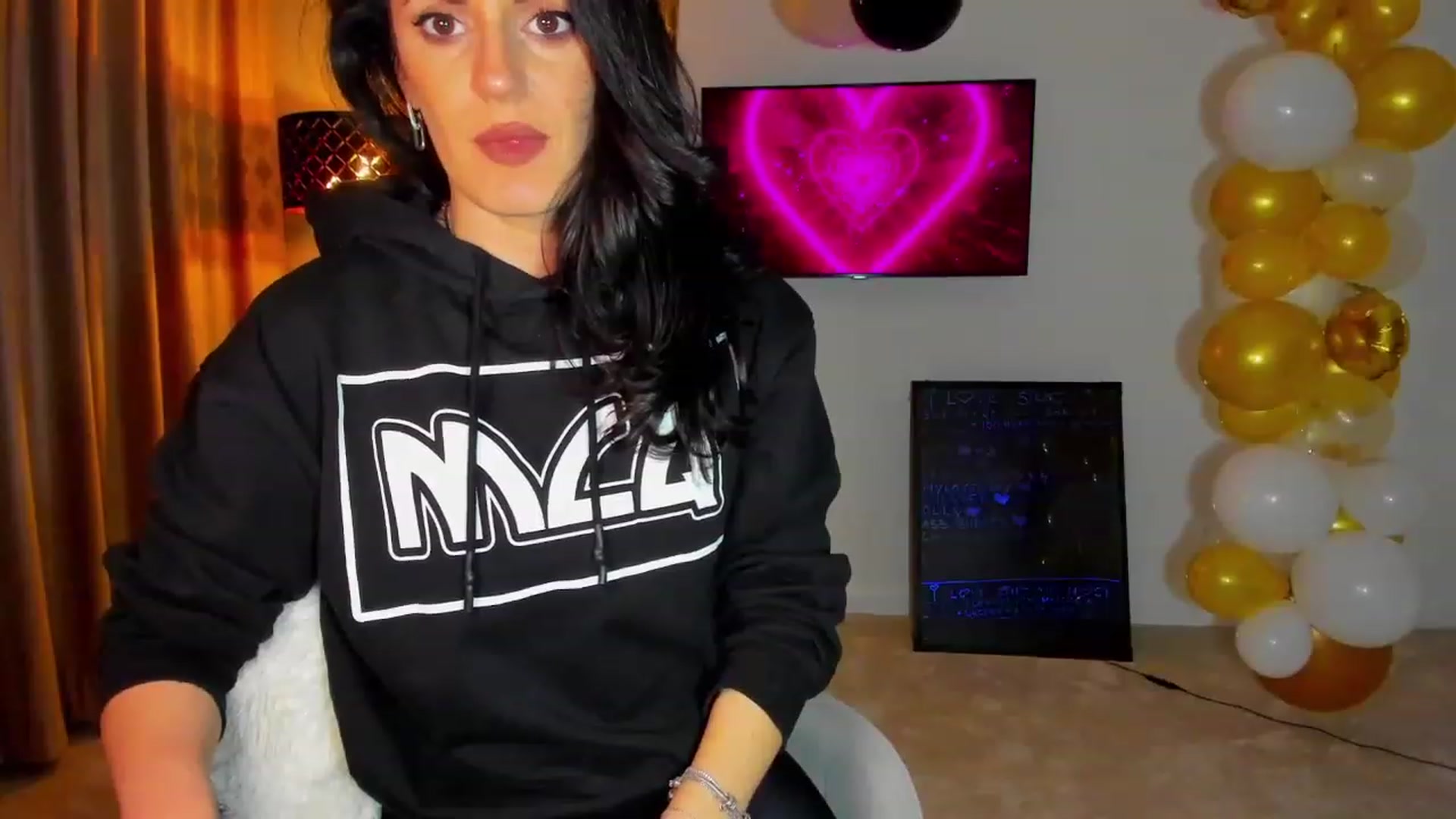 Gallery image thumbnail from BonerrrDonor's myfreecams stream on, 02/18/2023, 24:08 image 17 of 20