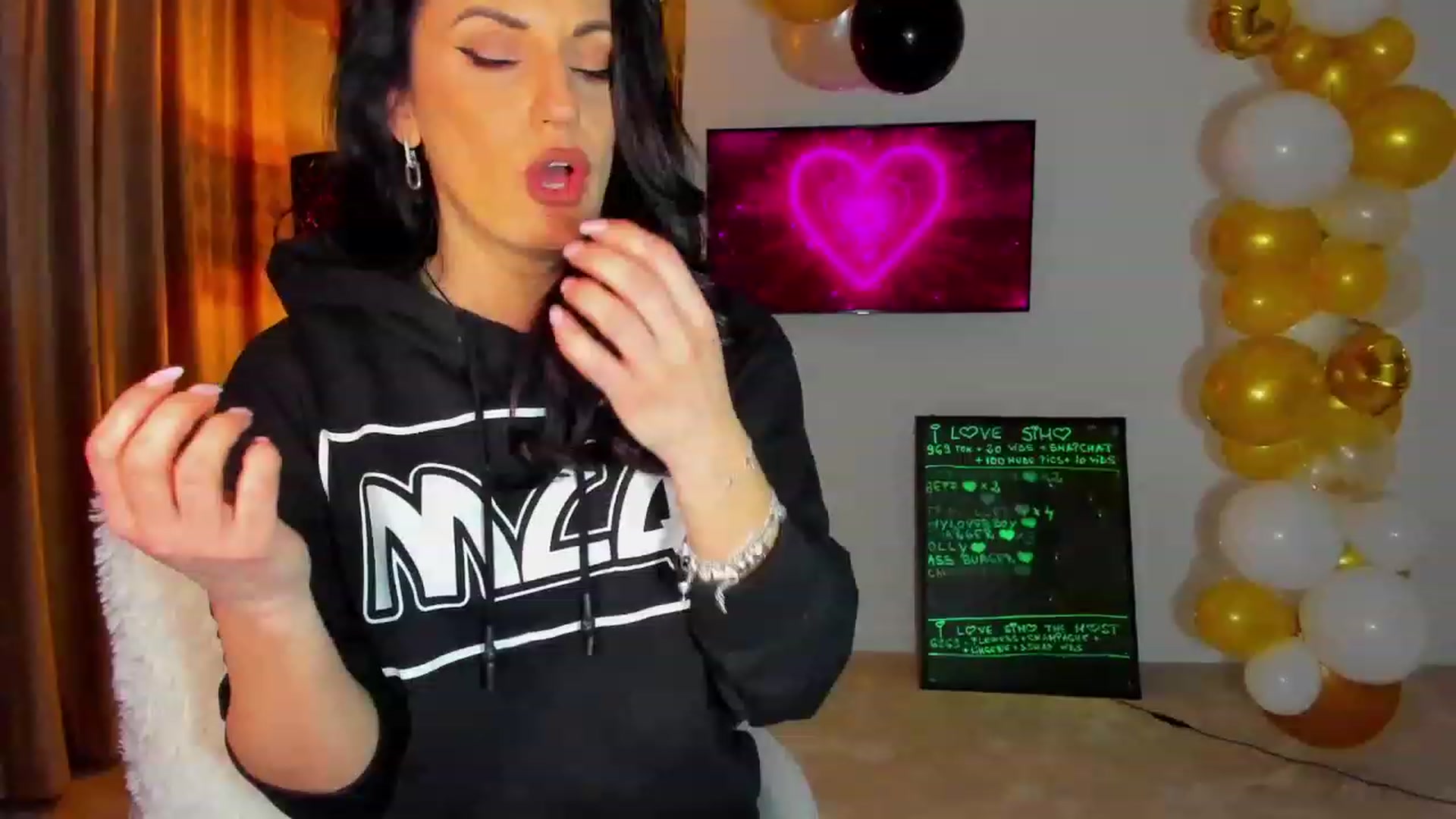Gallery image thumbnail from BonerrrDonor's myfreecams stream on, 02/18/2023, 24:08 image 6 of 20