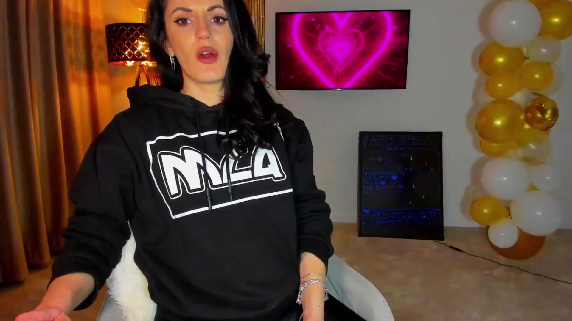 Gallery image thumbnail from BonerrrDonor's myfreecams stream on, 02/18/2023, 24:08 image 13 of 20