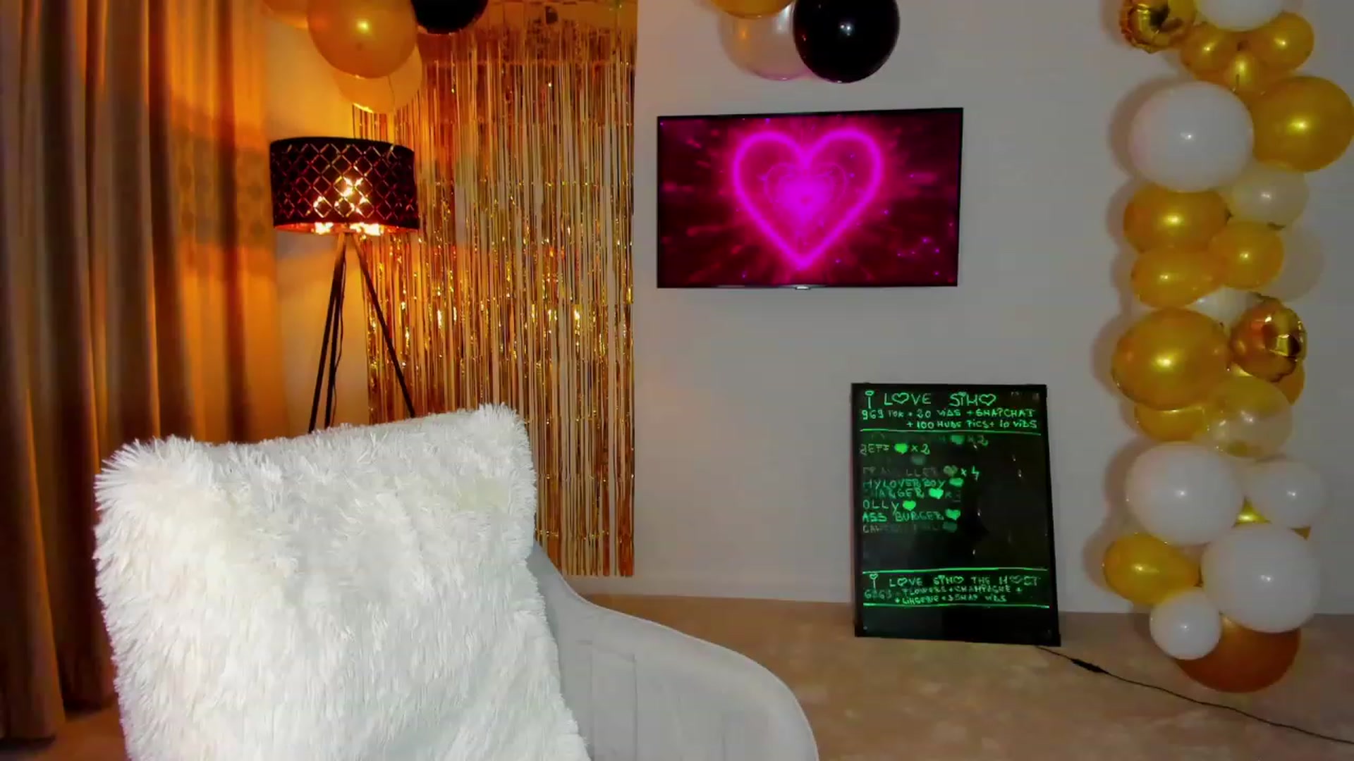 Gallery image thumbnail from BonerrrDonor's myfreecams stream on, 02/18/2023, 24:08 image 9 of 20