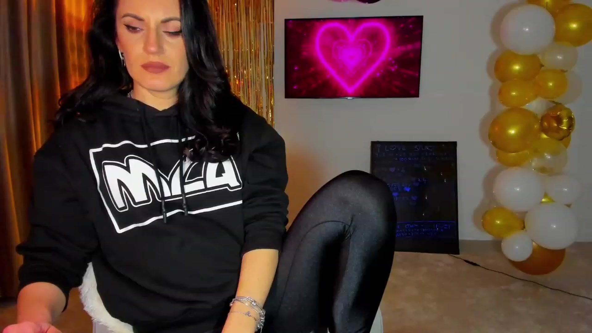 Gallery image thumbnail from BonerrrDonor's myfreecams stream on, 02/18/2023, 24:08 image 15 of 20