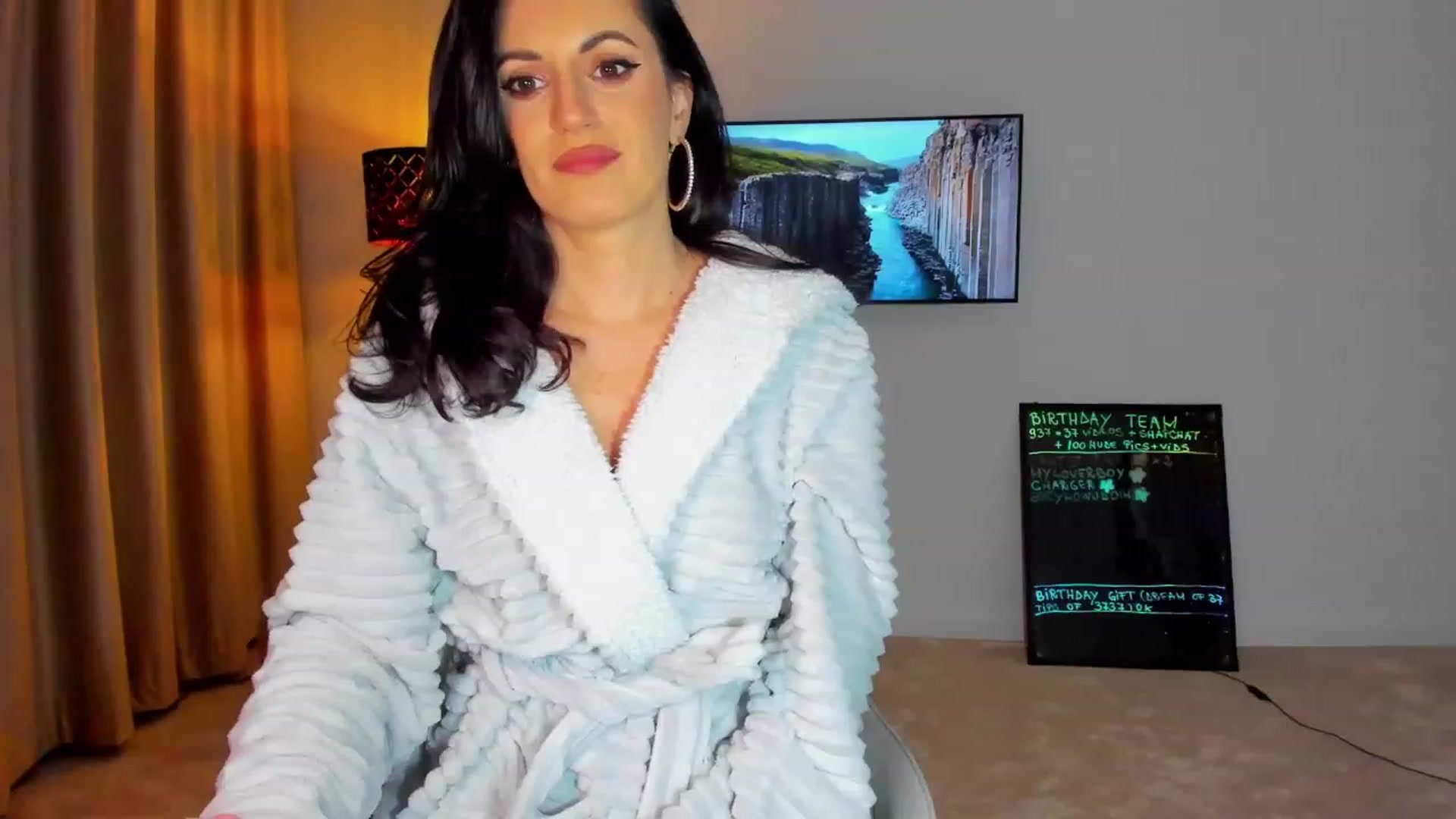 Gallery image thumbnail from BonerrrDonor's myfreecams stream on, 03/04/2023, 01:46 image 18 of 20