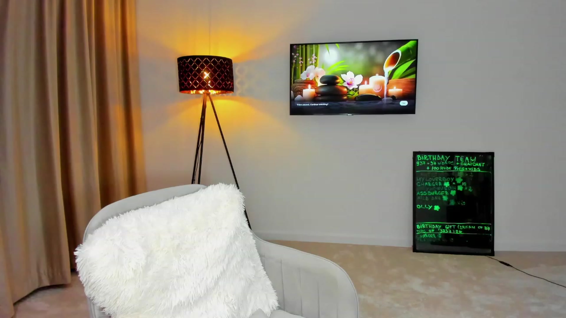 Gallery image thumbnail from BonerrrDonor's myfreecams stream on, 03/13/2023, 24:01 image 3 of 20