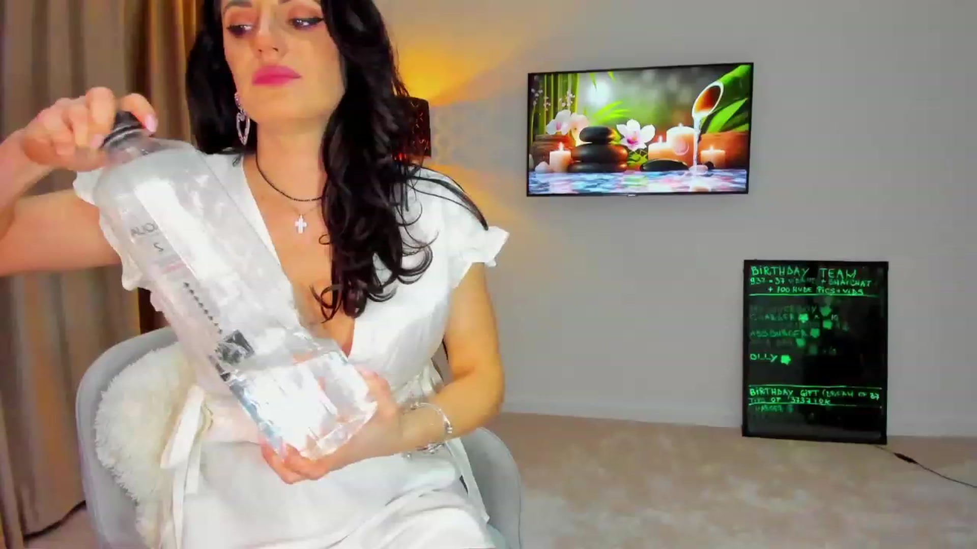 Gallery image thumbnail from BonerrrDonor's myfreecams stream on, 03/13/2023, 01:06 image 17 of 20