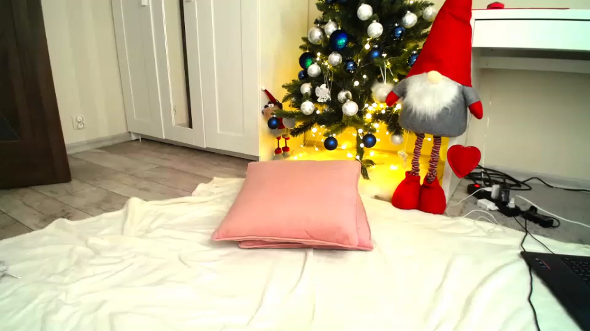 Gallery image thumbnail from Boney_M's myfreecams stream on, 12/21/2022, 01:22 image 10 of 20