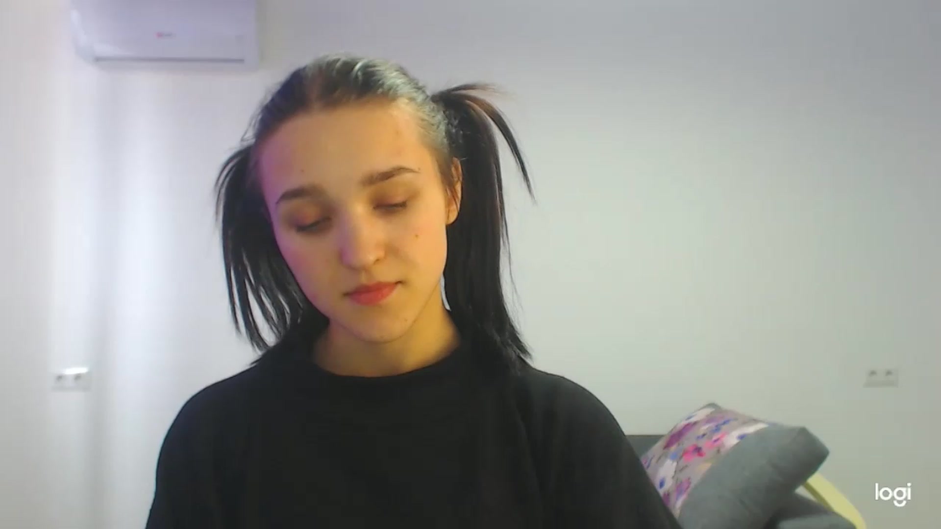 Gallery image thumbnail from Boniiii's myfreecams stream on, 04/03/2023, 09:07 image 11 of 20