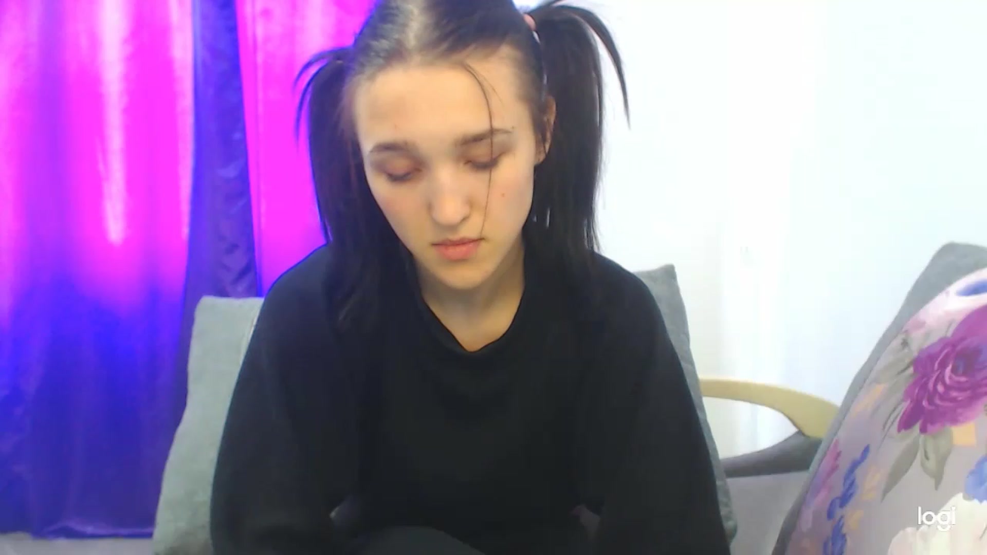 Gallery image thumbnail from Boniiii's myfreecams stream on, 04/03/2023, 10:45 image 10 of 20