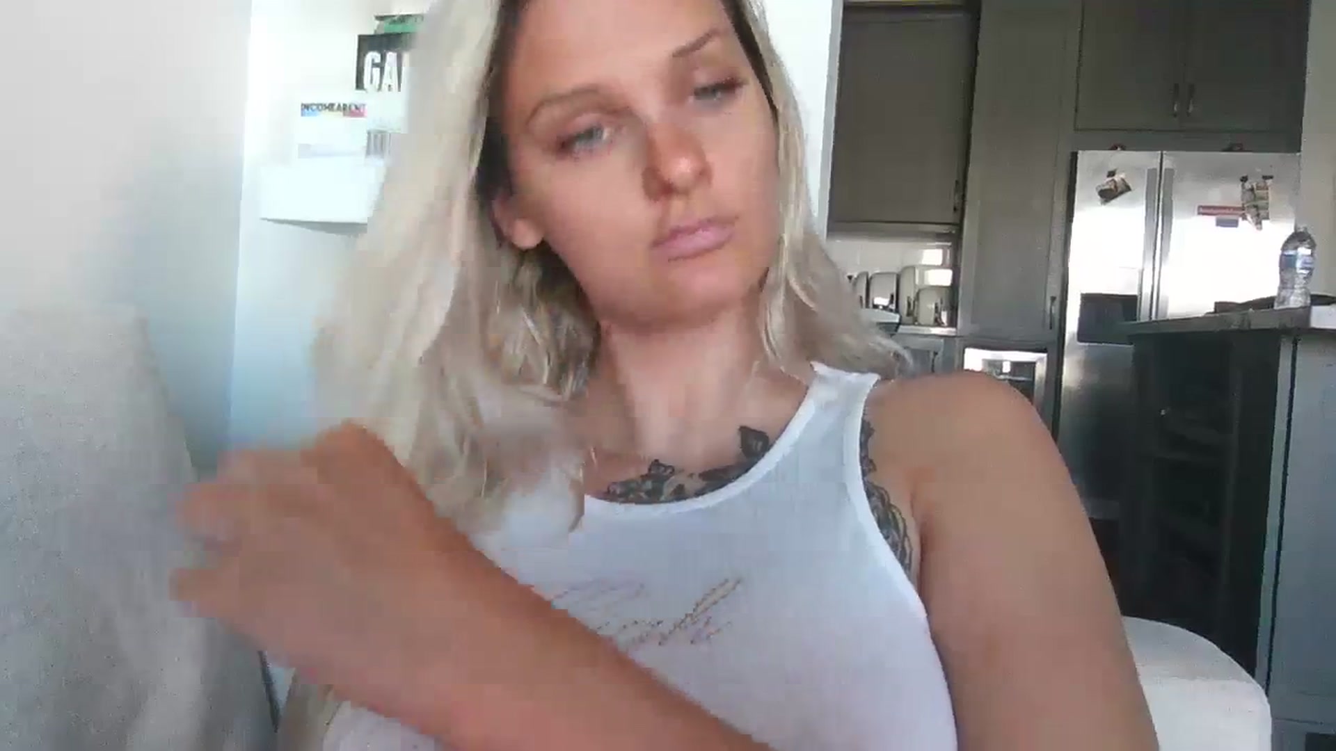 Gallery image thumbnail from BonnieBazz's myfreecams stream on, 10/16/2023, 18:24 image 14 of 20