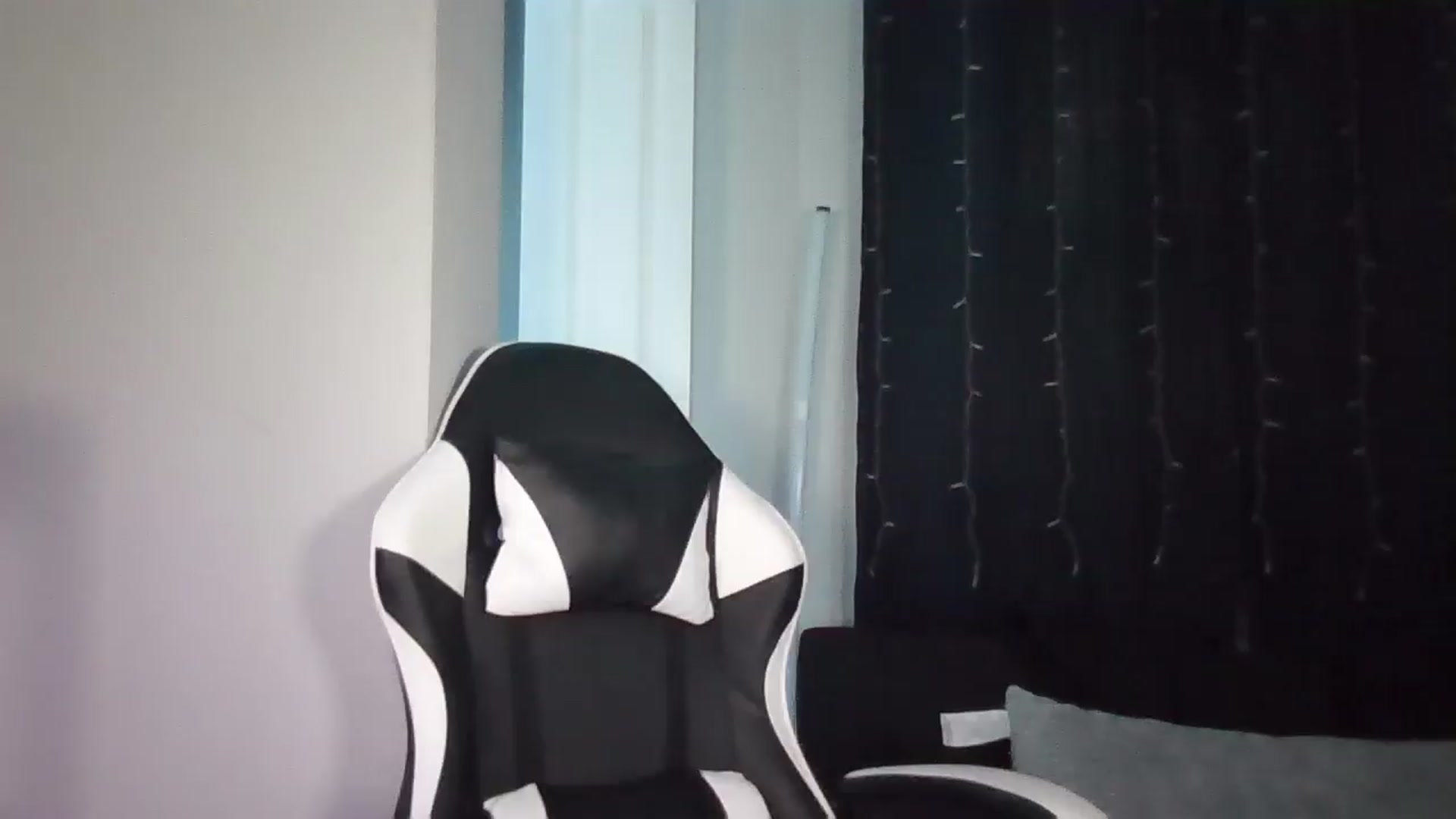 Gallery image thumbnail from BonnieBazz's myfreecams stream on, 08/07/2026, 14:39 image 15 of 20