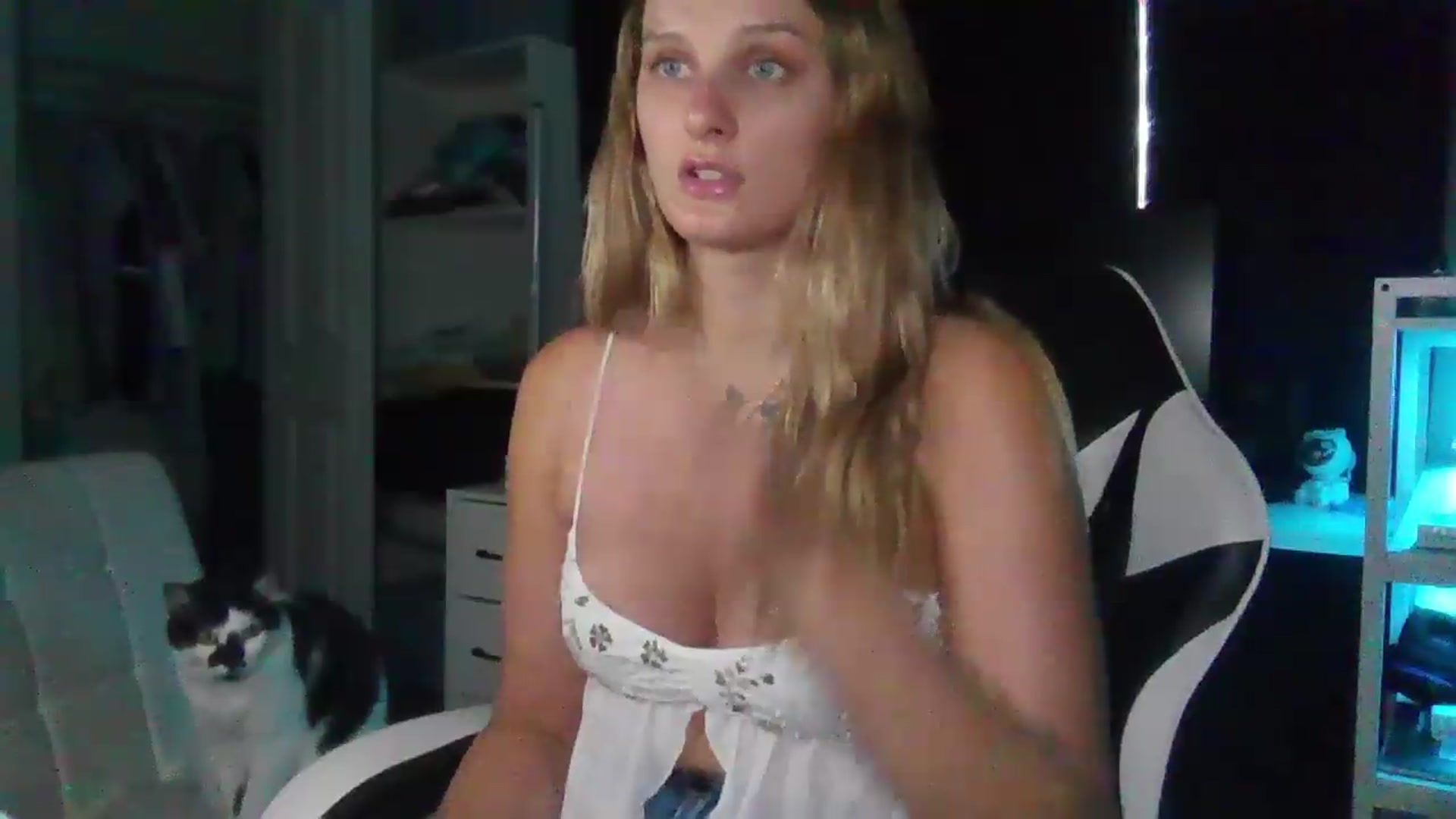 Gallery image thumbnail from BonnieBazz's myfreecams stream on, 09/11/2026, 17:04 image 10 of 20