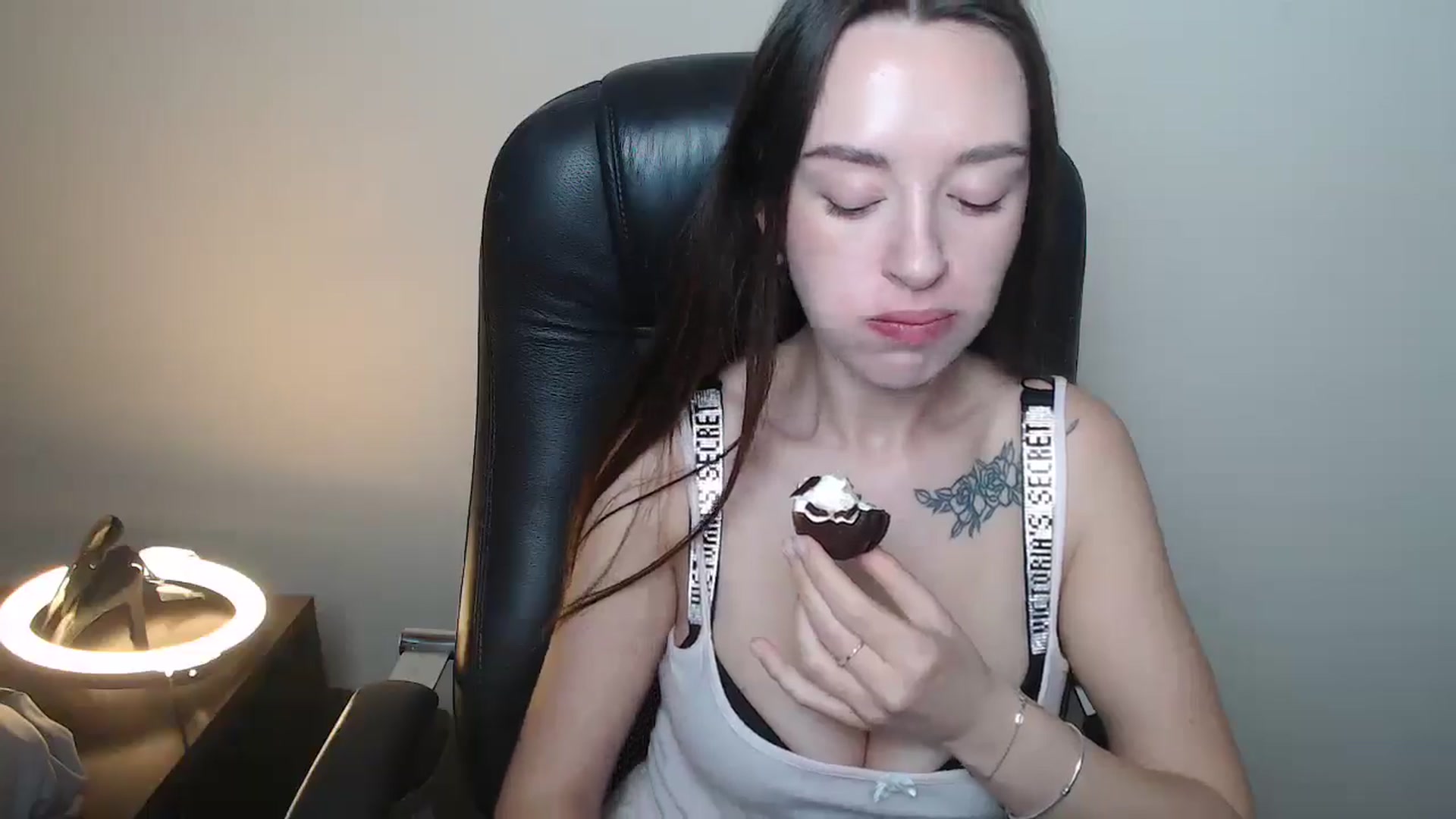 Gallery image thumbnail from BonnieCandy's myfreecams stream on, 04/21/2026, 10:28 image 15 of 20