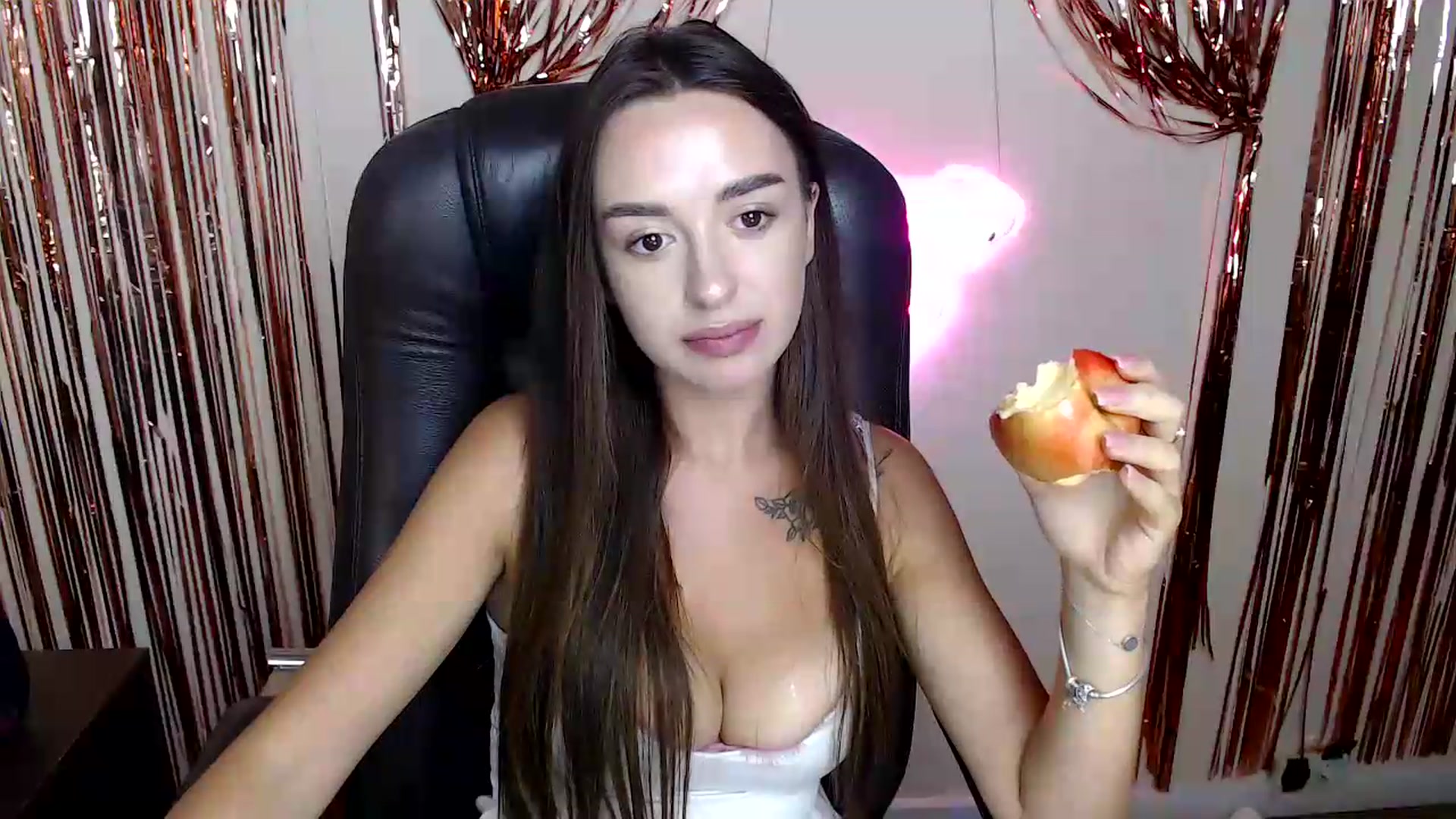 Gallery image thumbnail from BonnieCandy's myfreecams stream on, 08/31/2026, 13:19 image 17 of 20