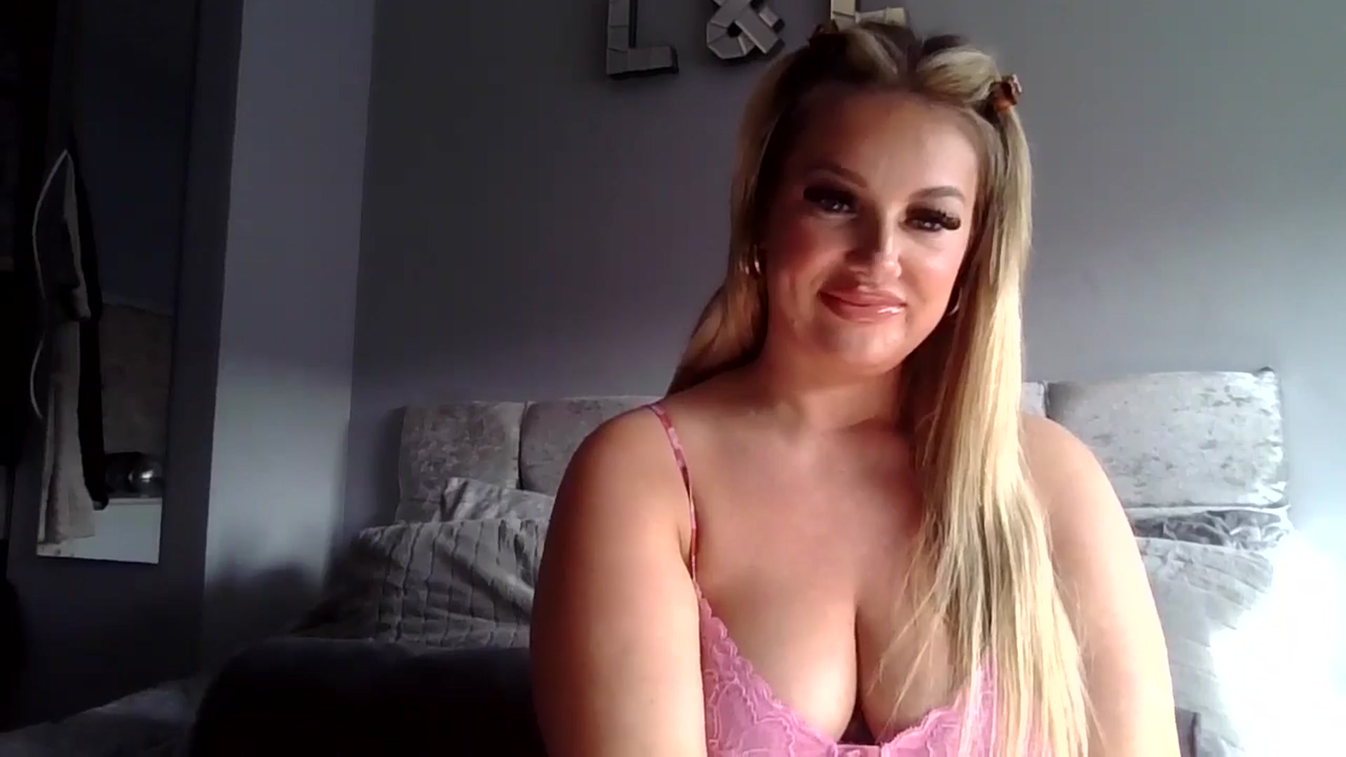 Gallery image thumbnail from Bonniex5's myfreecams stream on, 03/04/2025, 12:00 image 6 of 20