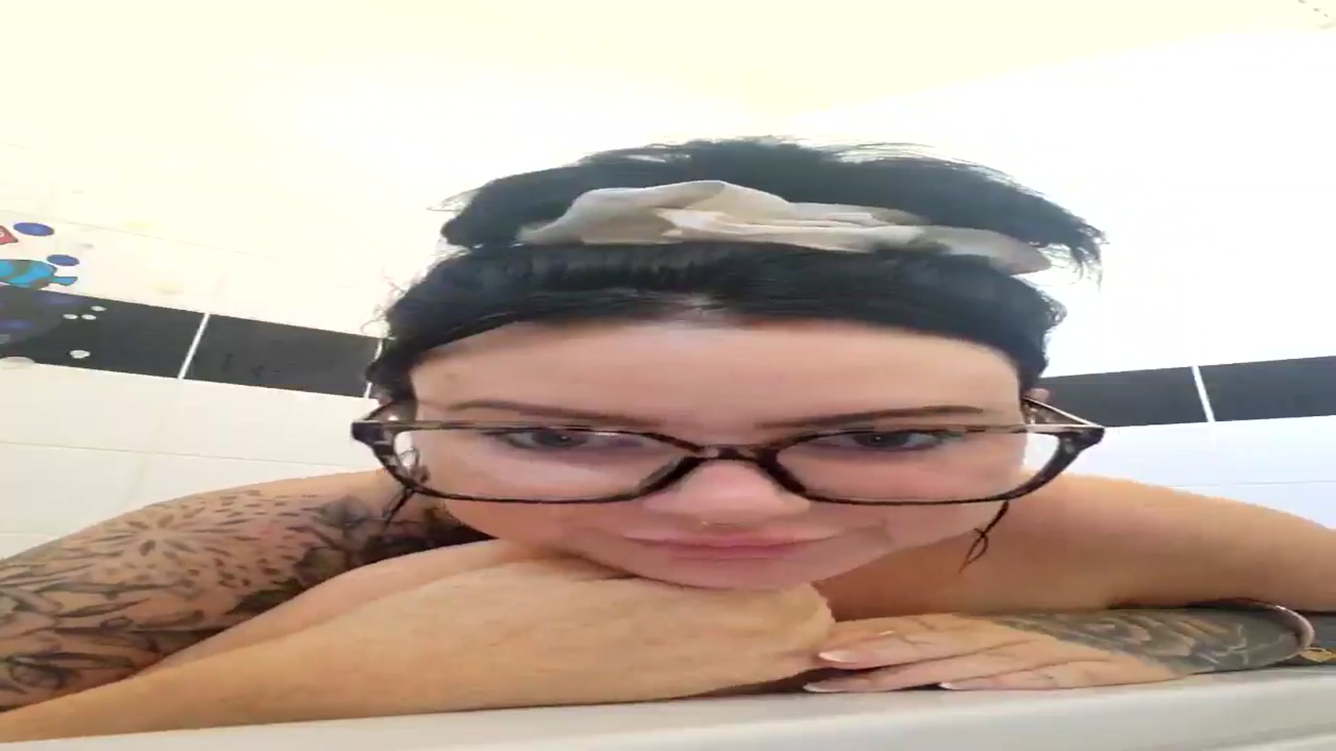 Gallery image thumbnail from BooXOXOX's myfreecams stream on, 09/17/2024, 12:21 image 13 of 20