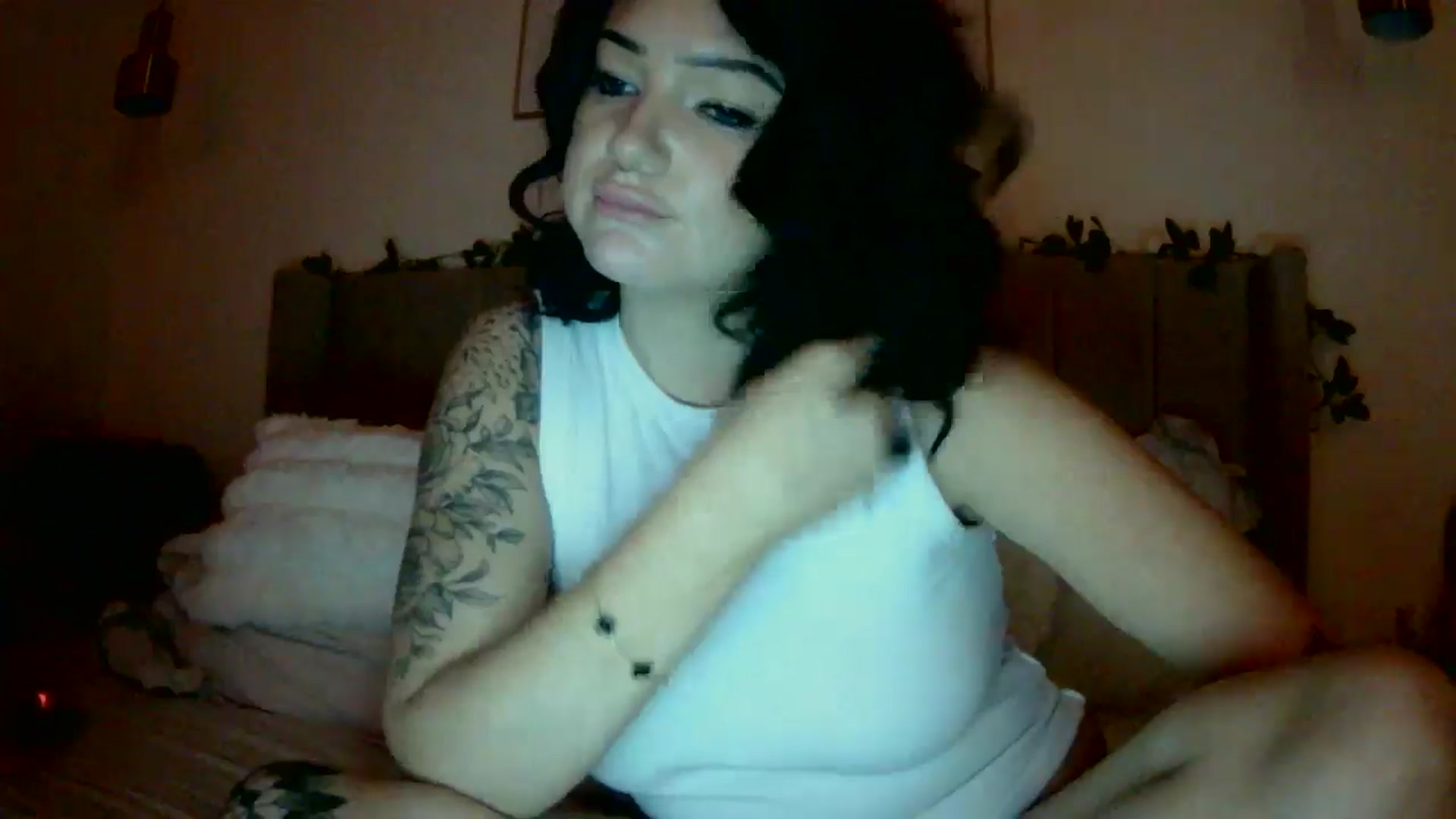 Gallery image thumbnail from BooXOXOX's myfreecams stream on, 12/11/2024, 24:40 image 13 of 20
