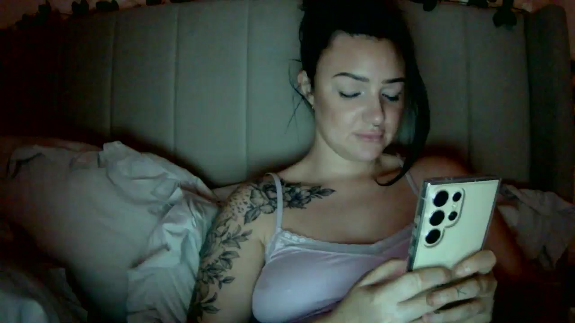 Gallery image thumbnail from BooXOXOX's myfreecams stream on, 12/15/2024, 02:49 image 15 of 20