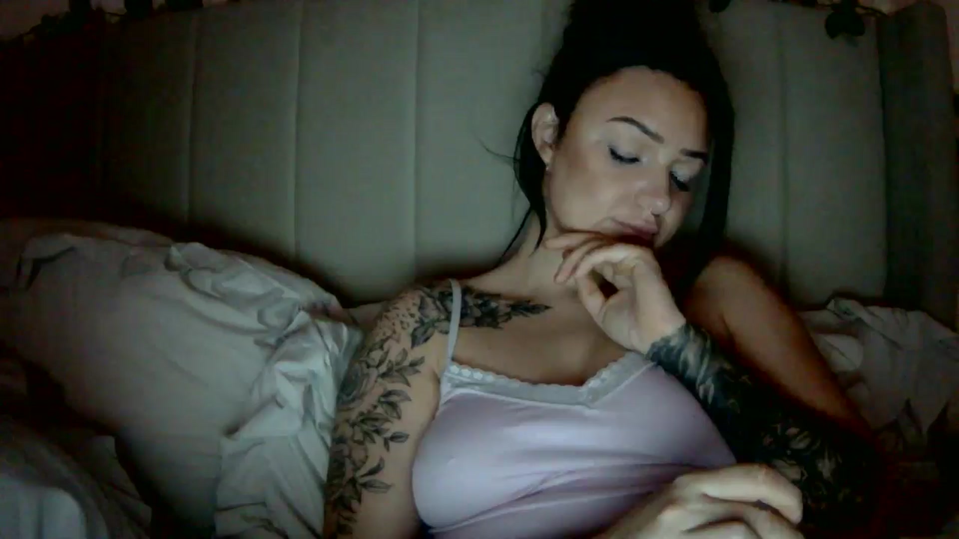 Gallery image thumbnail from BooXOXOX's myfreecams stream on, 12/15/2024, 02:49 image 18 of 20