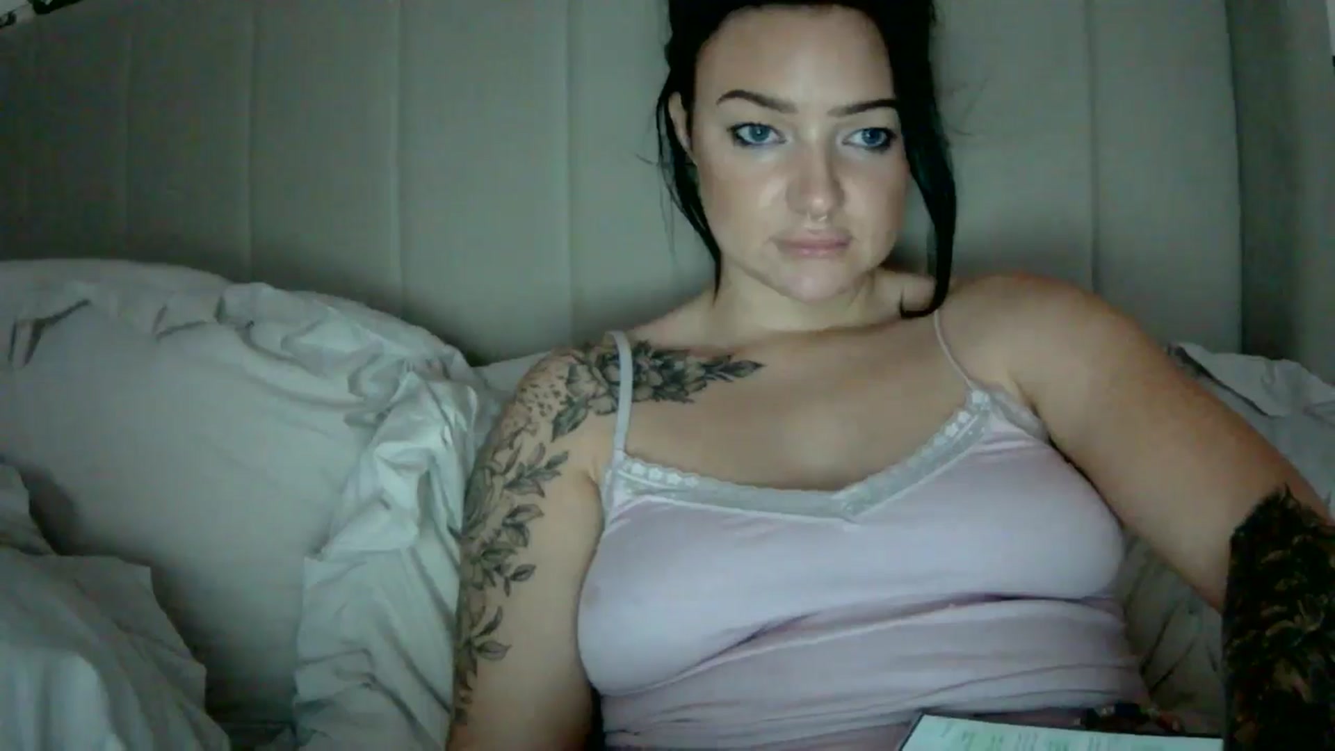 Gallery image thumbnail from BooXOXOX's myfreecams stream on, 12/15/2024, 02:49 image 19 of 20