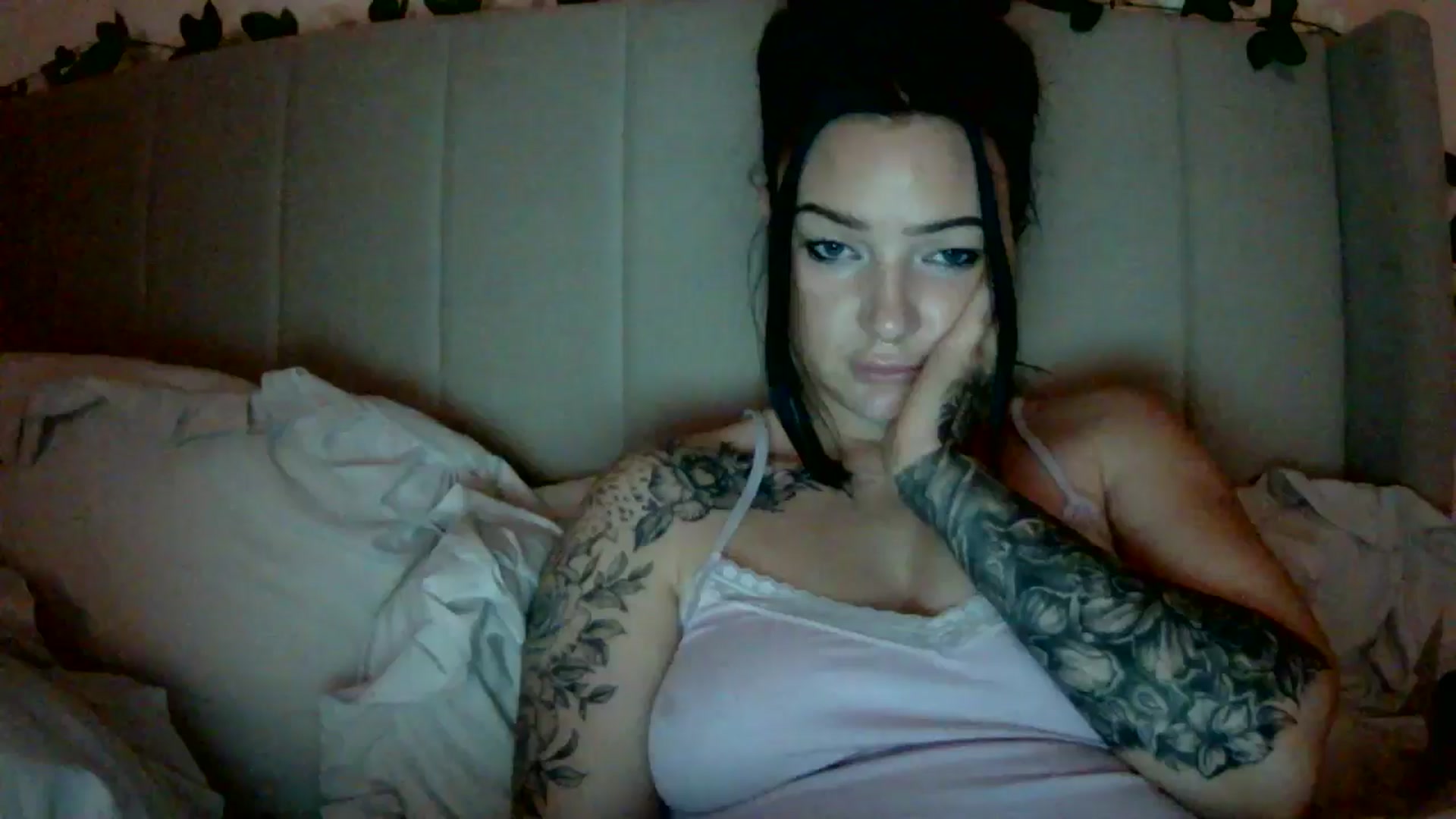 Gallery image thumbnail from BooXOXOX's myfreecams stream on, 12/15/2024, 02:49 image 9 of 20