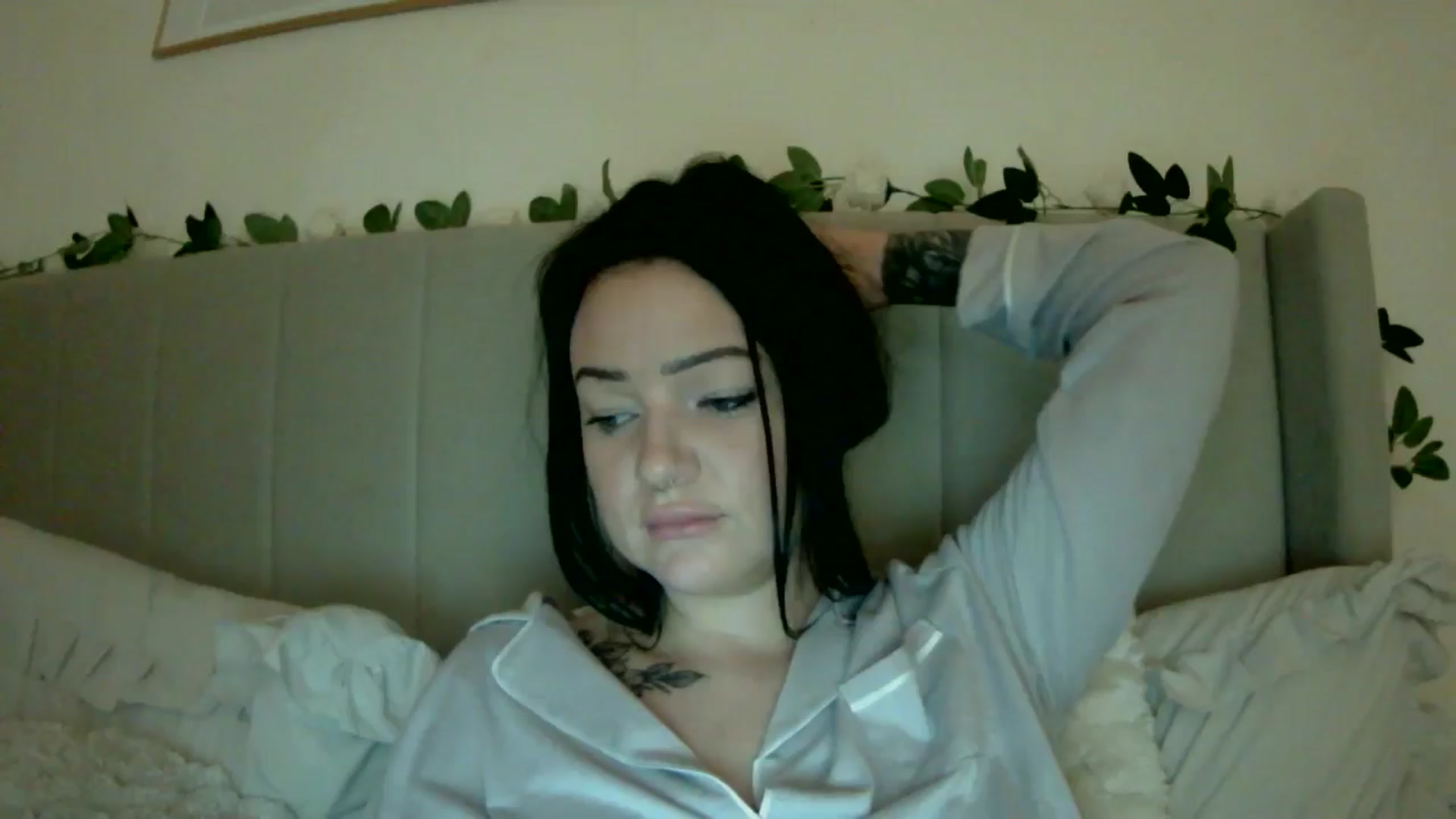 Gallery image thumbnail from BooXOXOX's myfreecams stream on, 12/15/2024, 23:31 image 10 of 20