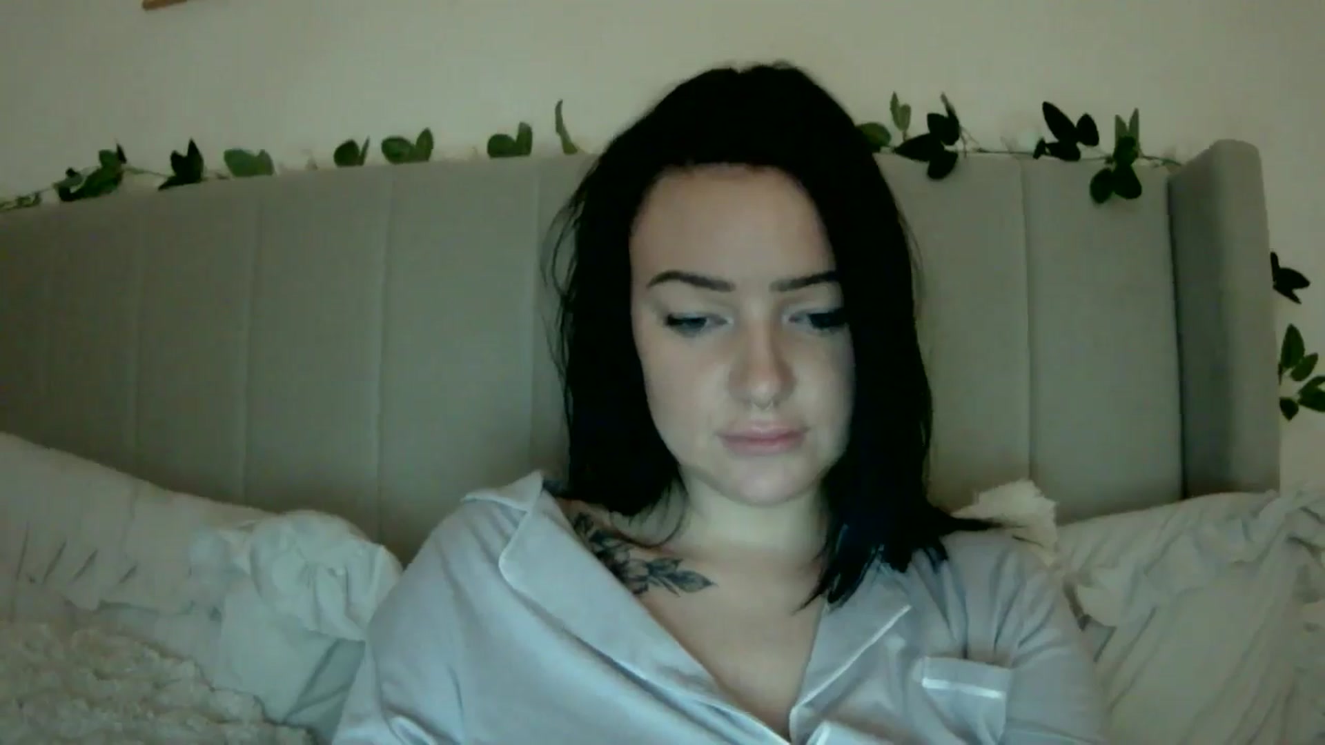 Gallery image thumbnail from BooXOXOX's myfreecams stream on, 12/15/2024, 23:31 image 6 of 20